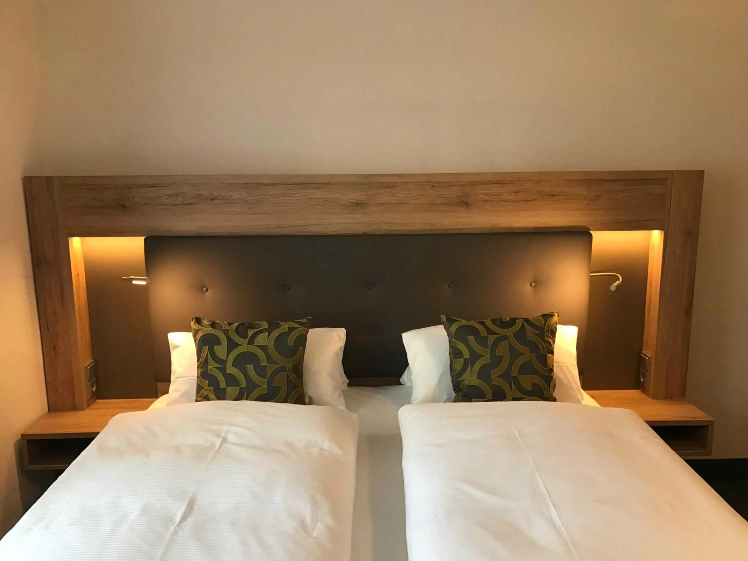 Bedroom, Bed in Hotel Kronprinz