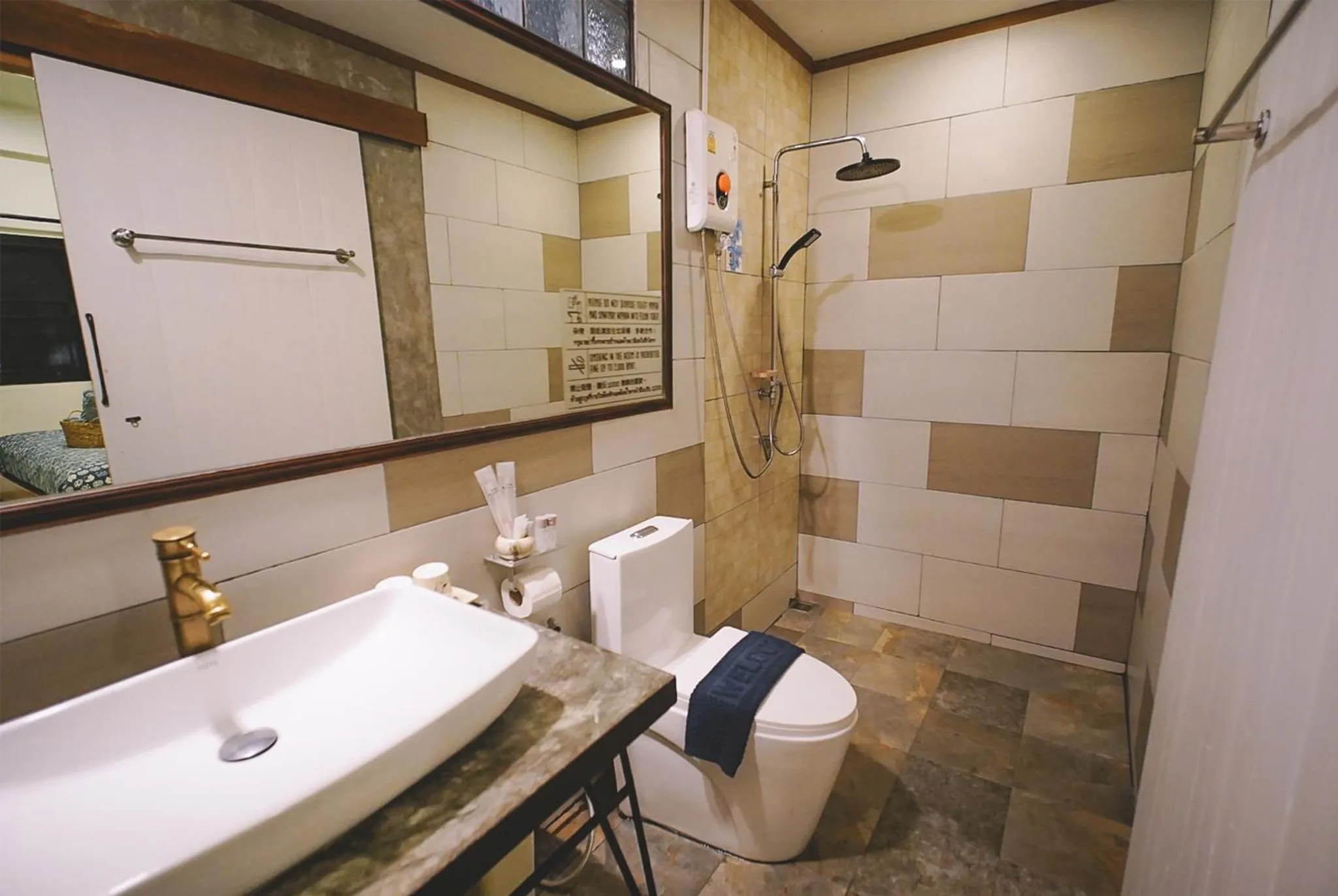 Shower in Sleepy House Chiang Rai