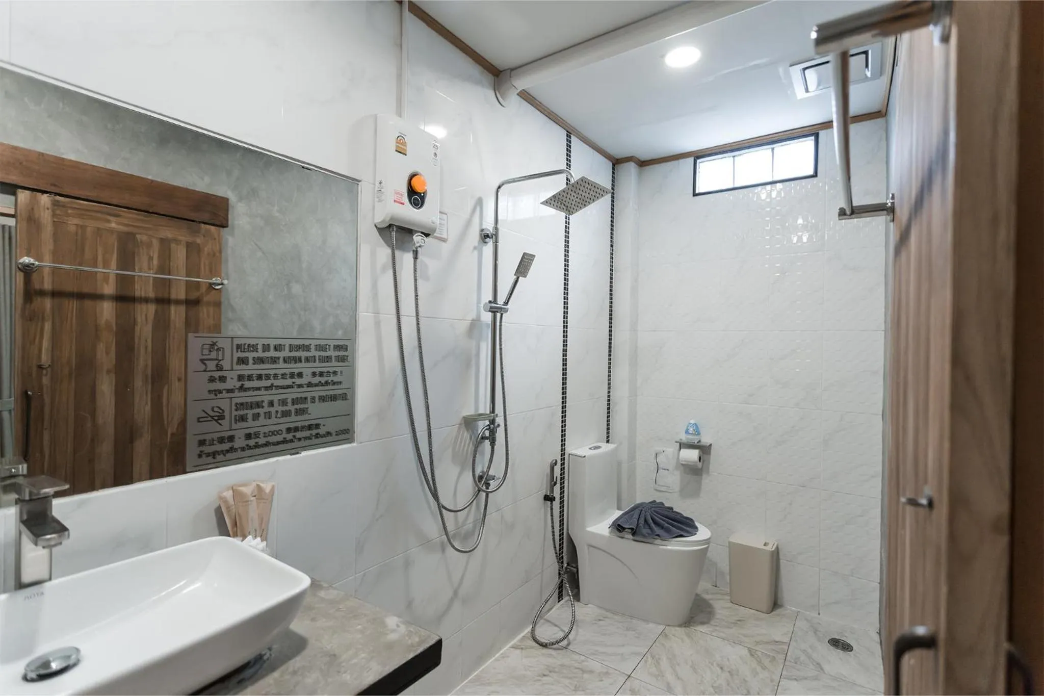 Shower in Sleepy House Chiang Rai