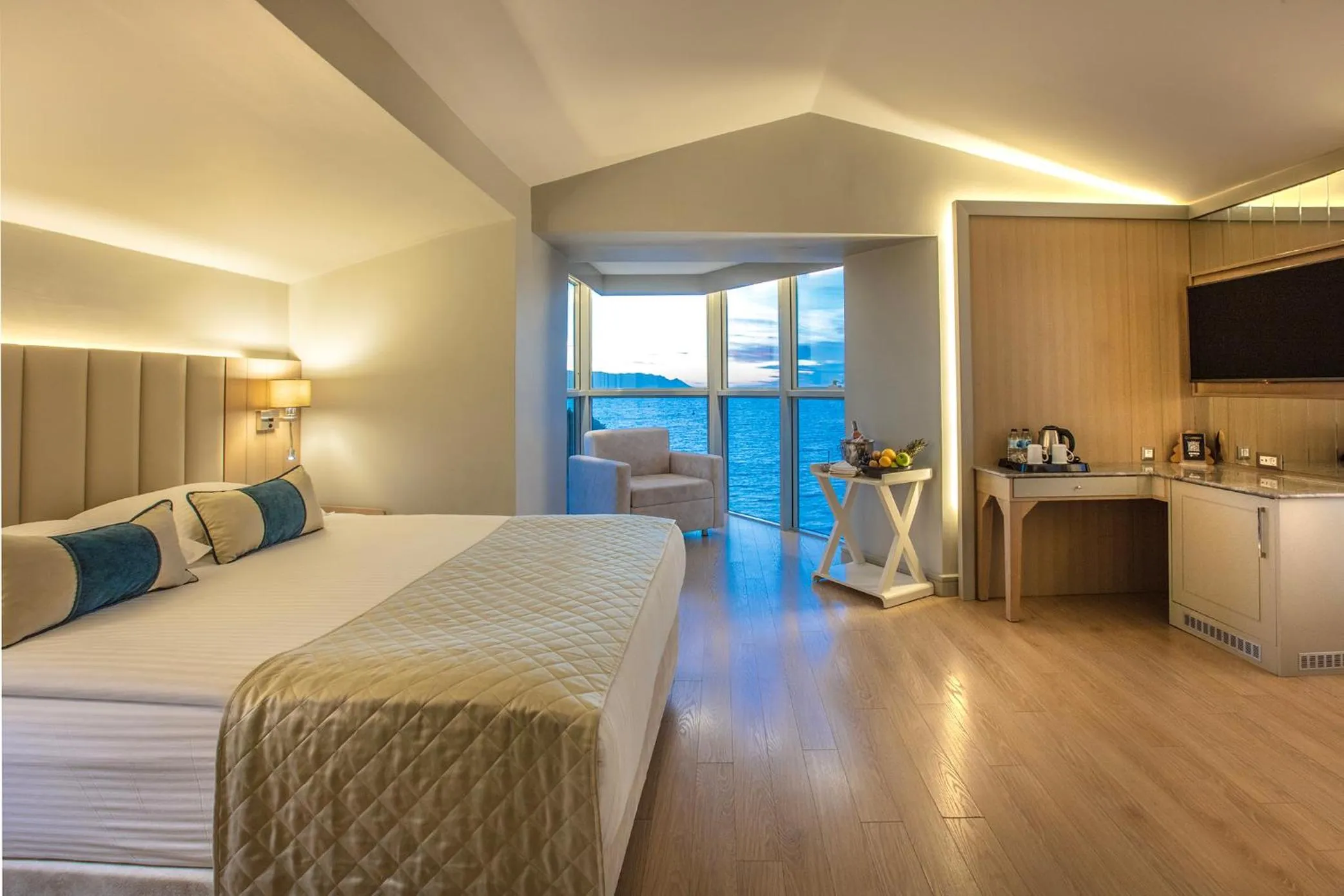 Bed in Charisma De Luxe Hotel