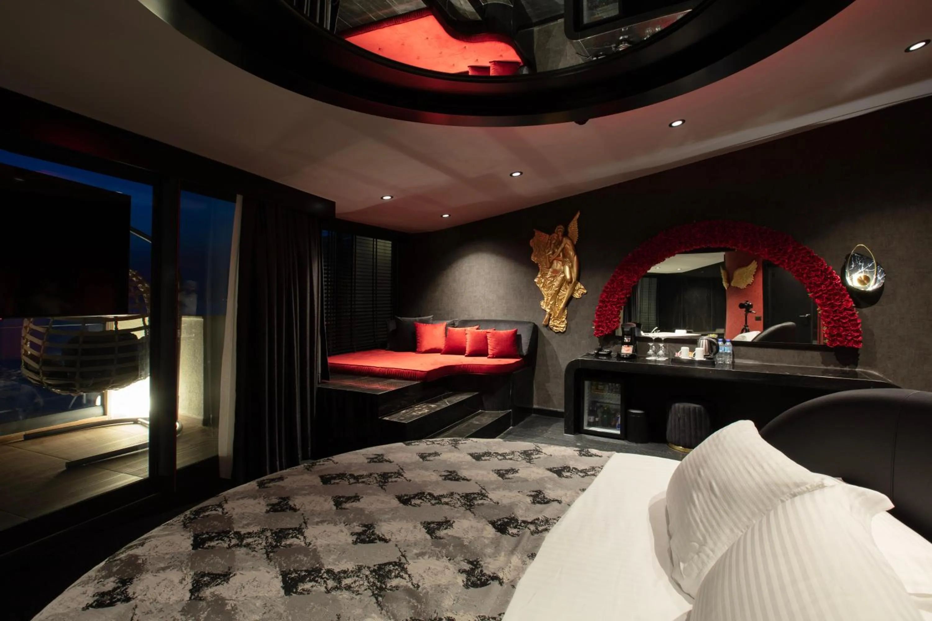 Photo of the whole room, Bed in Charisma De Luxe Hotel