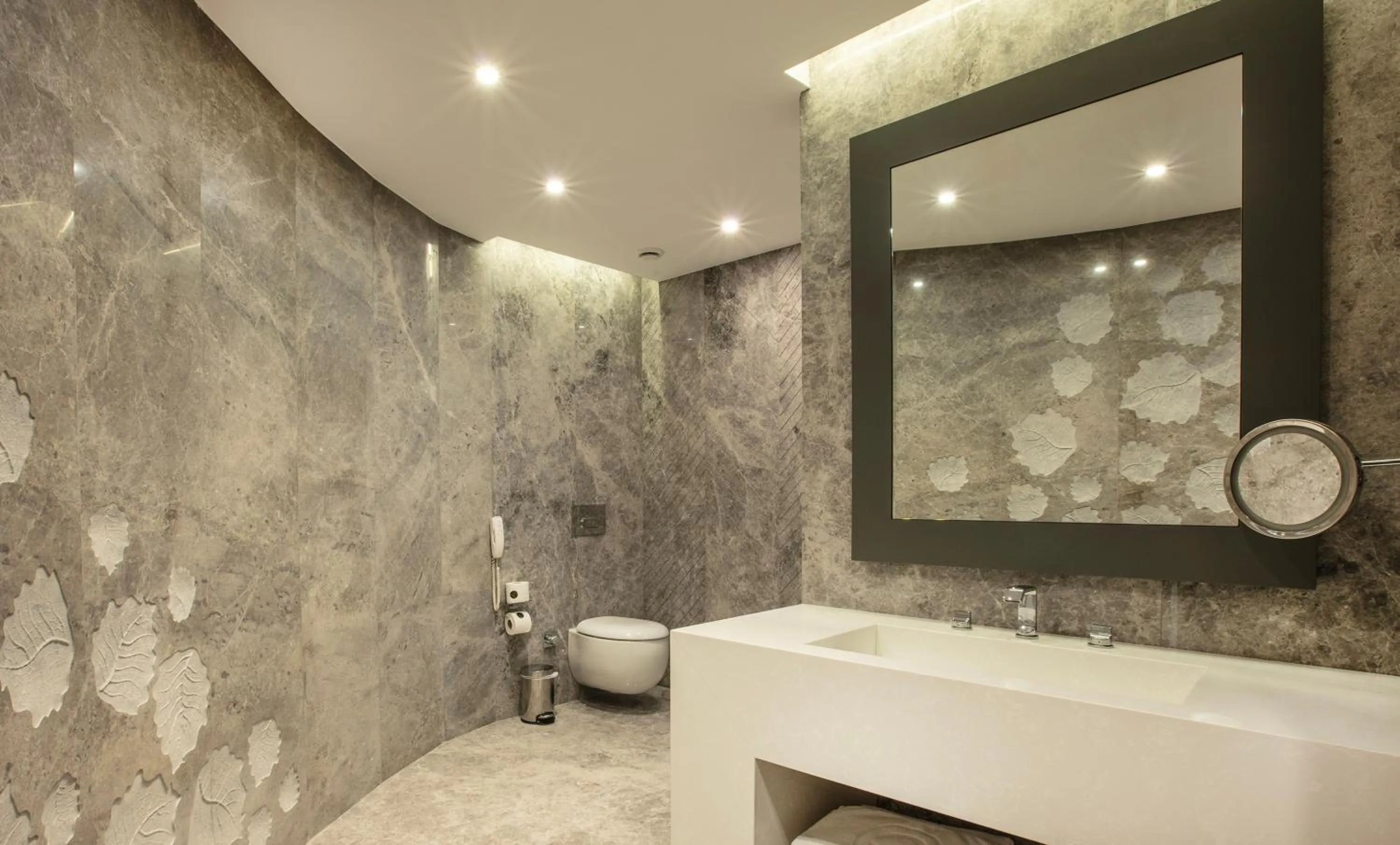 Bathroom in Charisma De Luxe Hotel