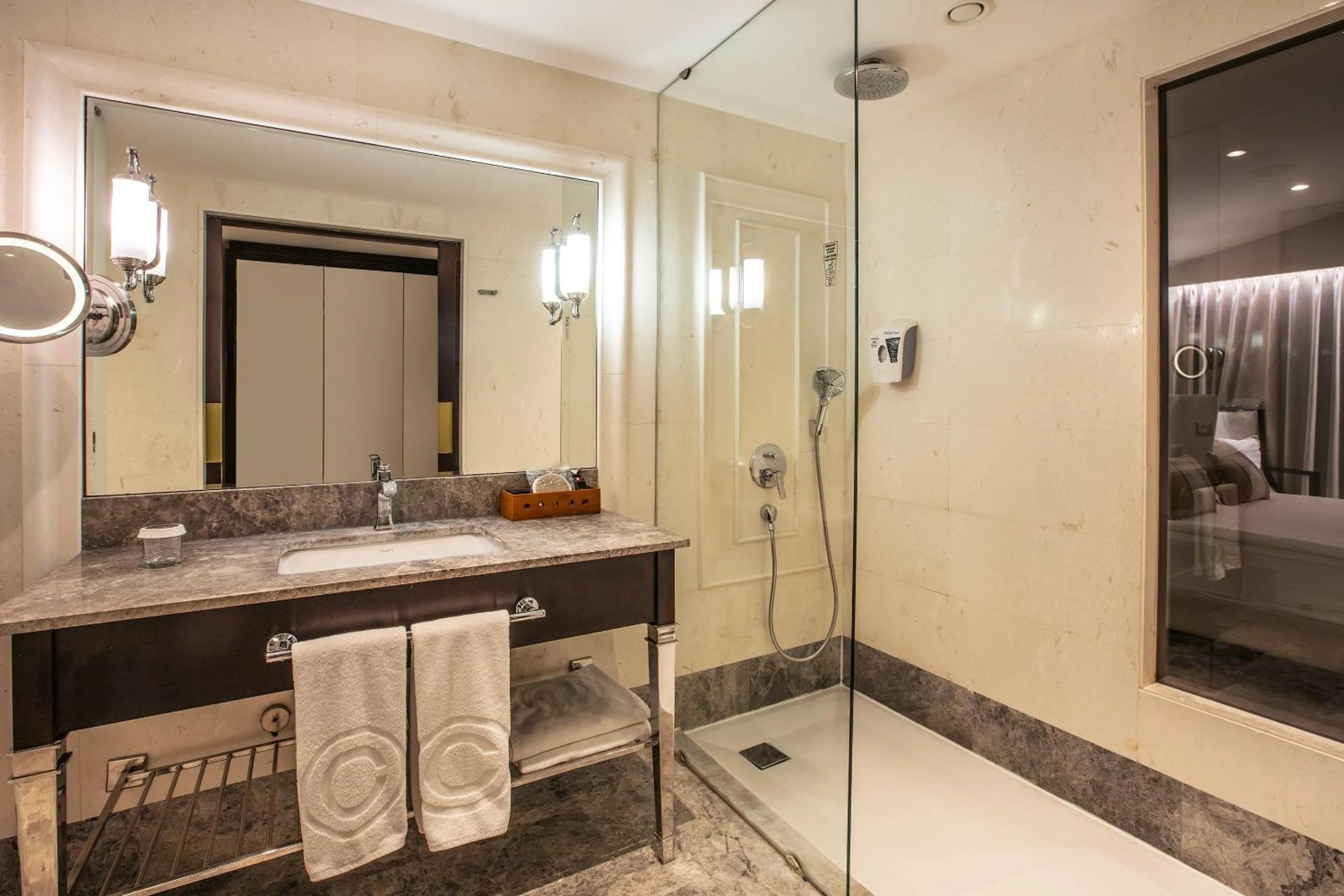 Bathroom in Charisma De Luxe Hotel