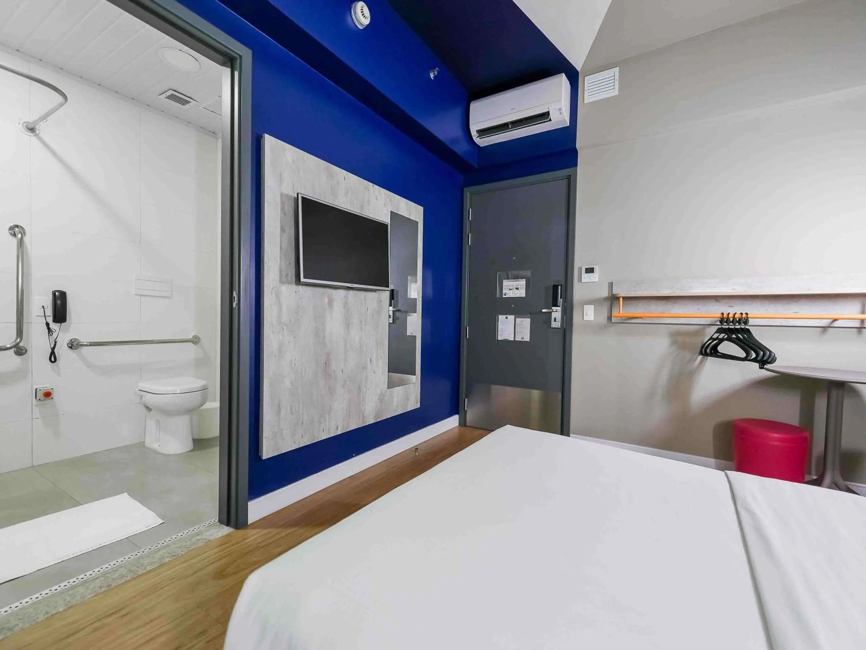 Bedroom, Bed in ibis budget Santos Gonzaga