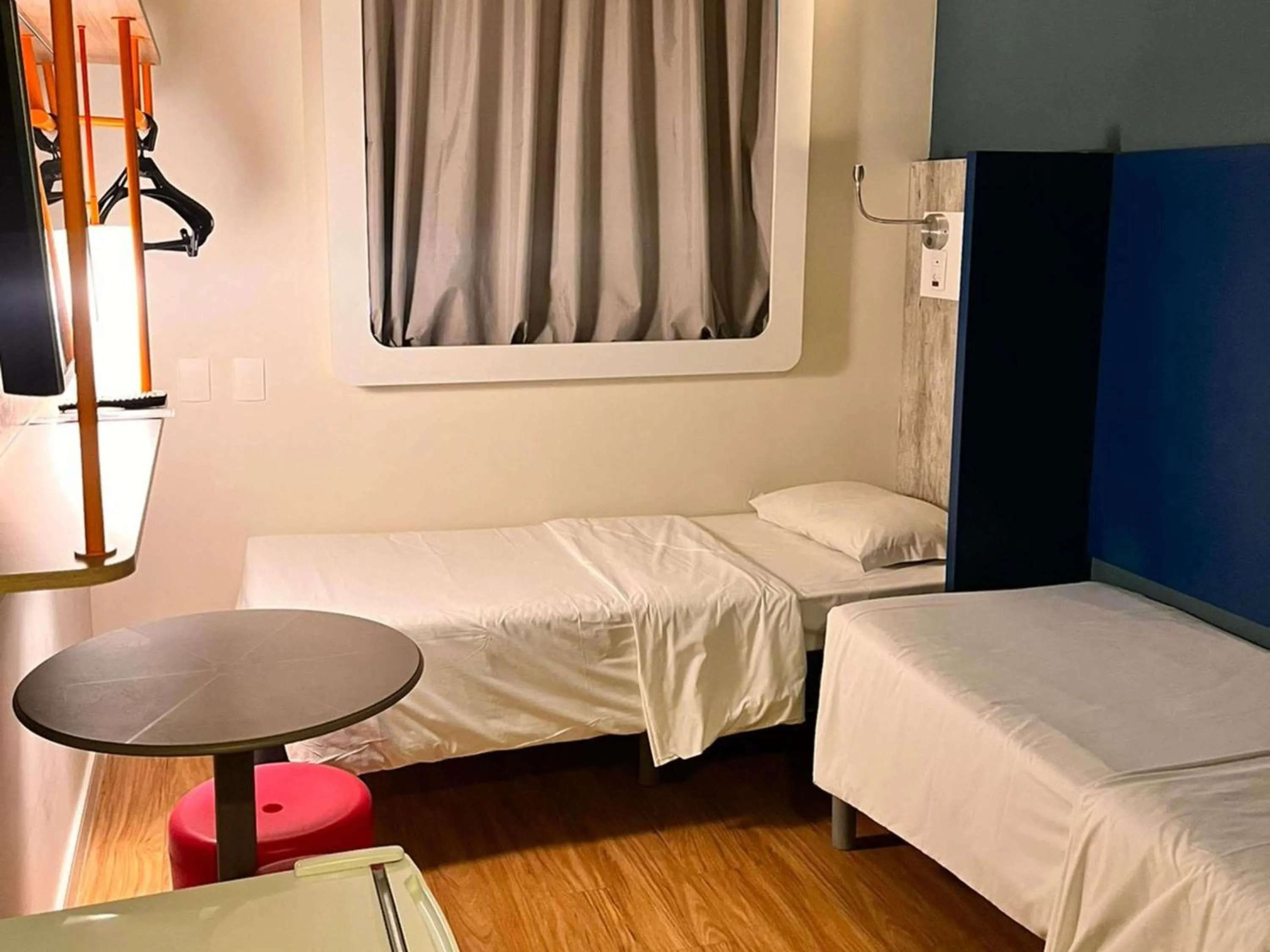 Bedroom, Bed in ibis budget Santos Gonzaga