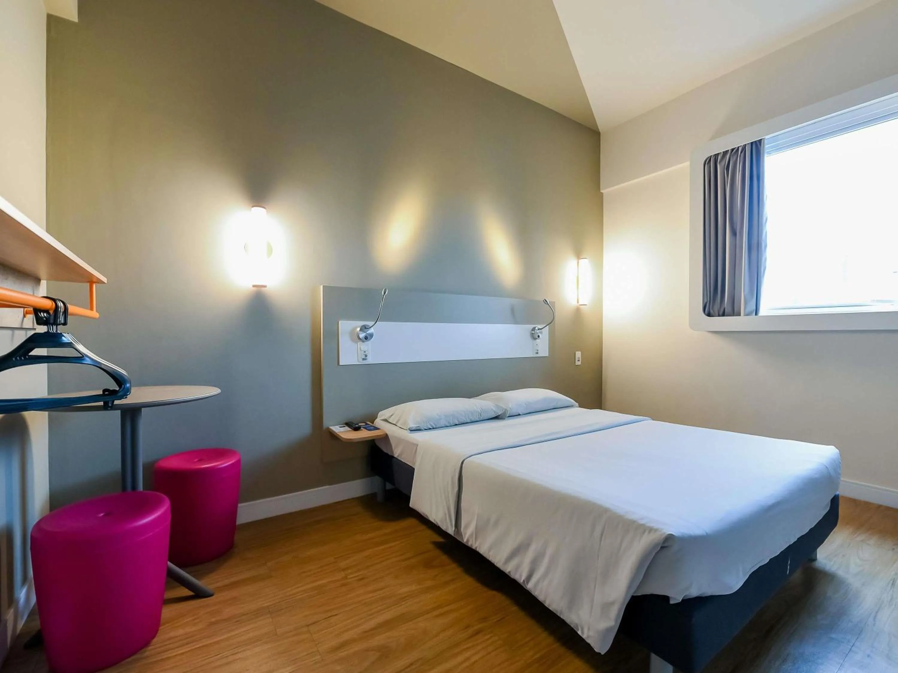 Bedroom, Bed in ibis budget Santos Gonzaga