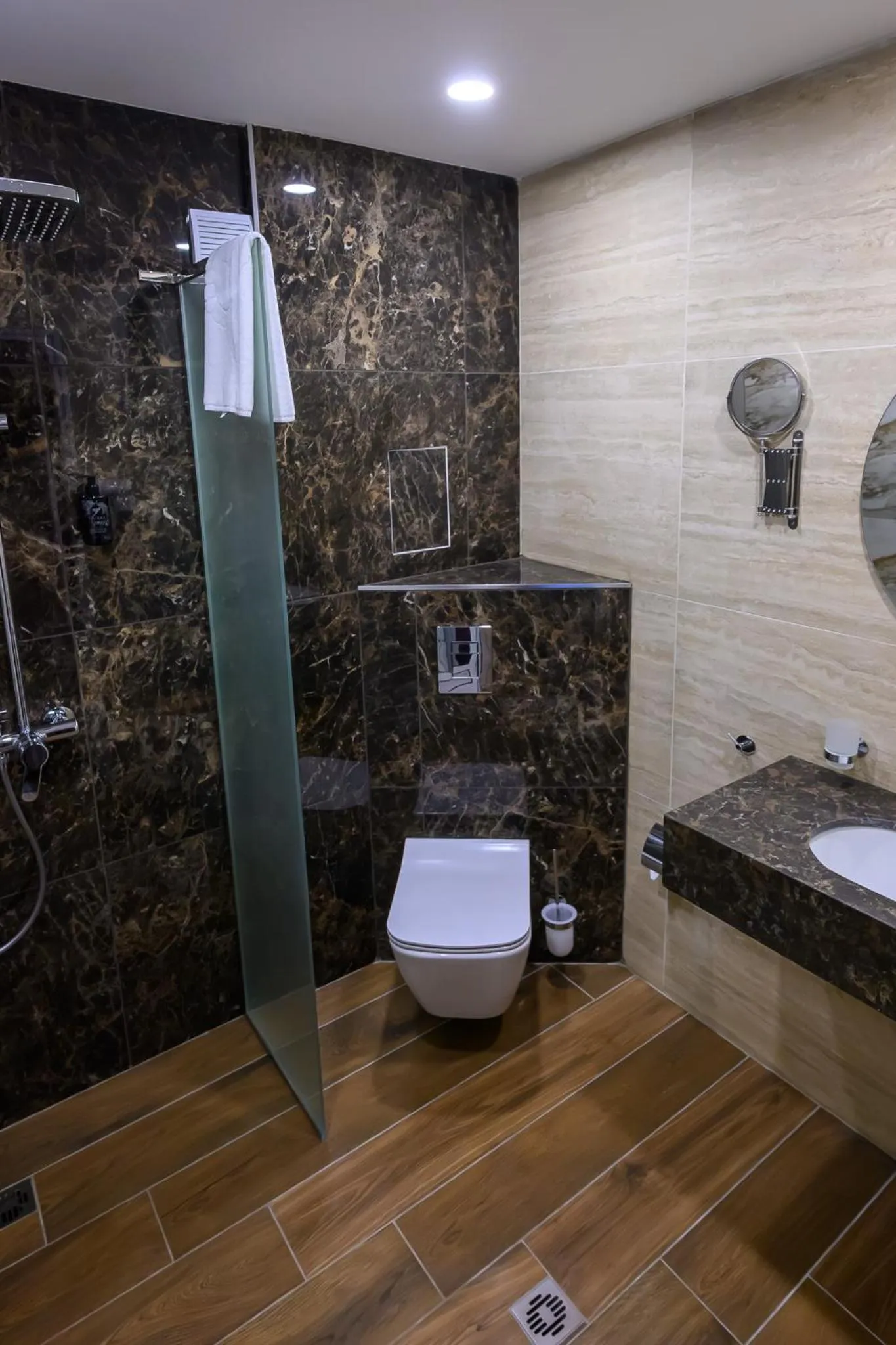 Shower in Hotel Montecito