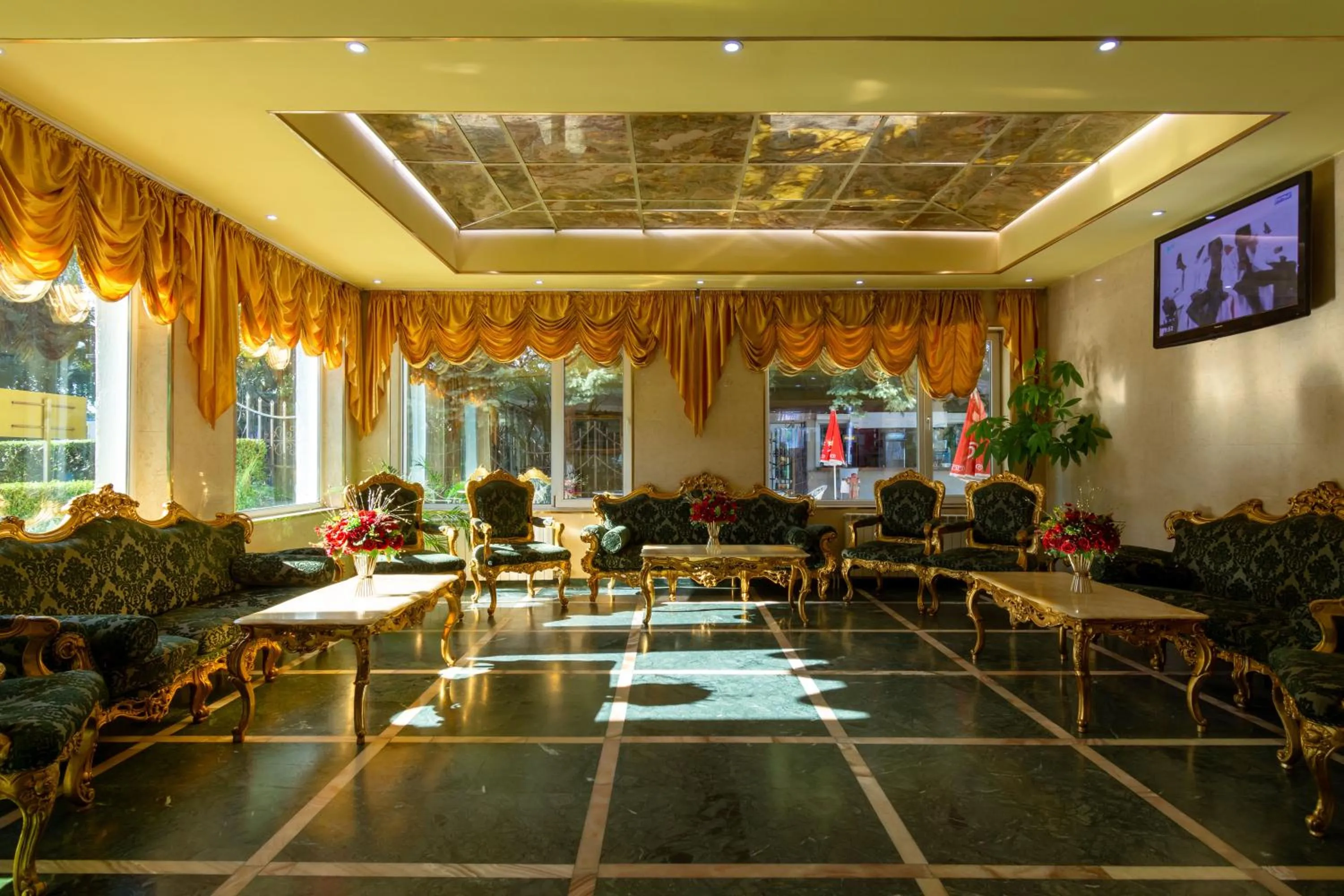 Restaurant/places to eat in Hotel Montecito