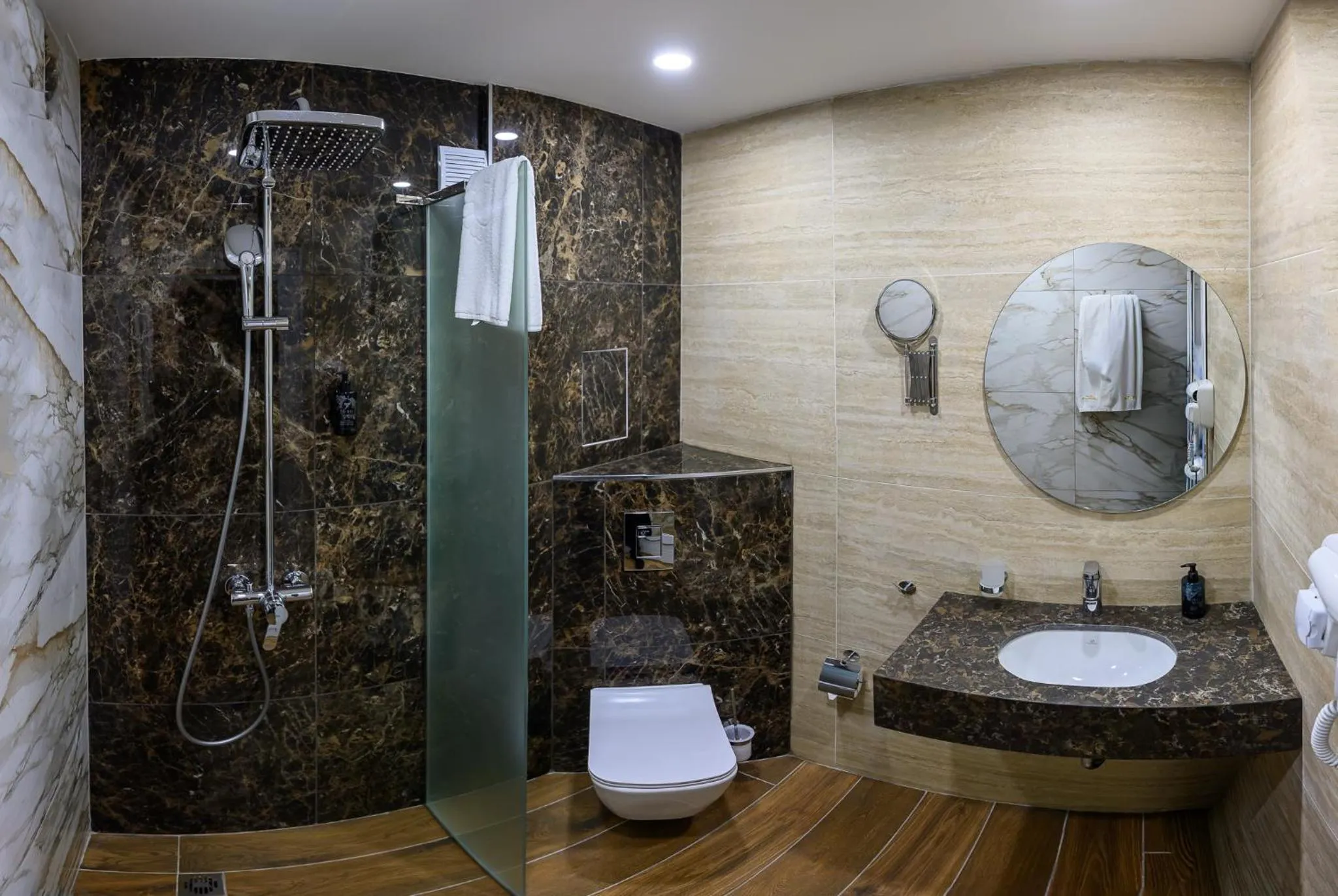 Shower in Hotel Montecito