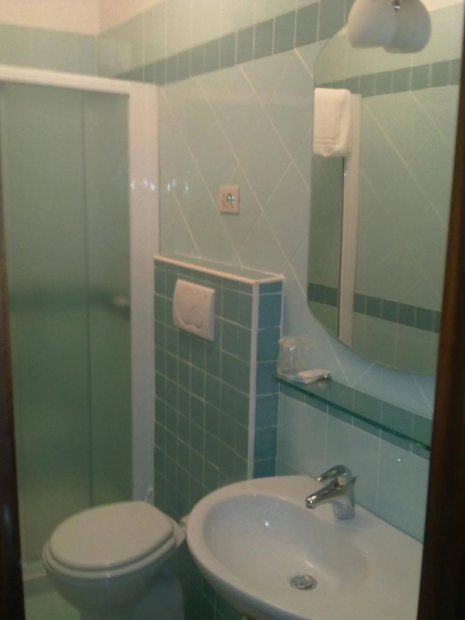 Bathroom in Albergo Italia di Nardi Renzo & C Snc