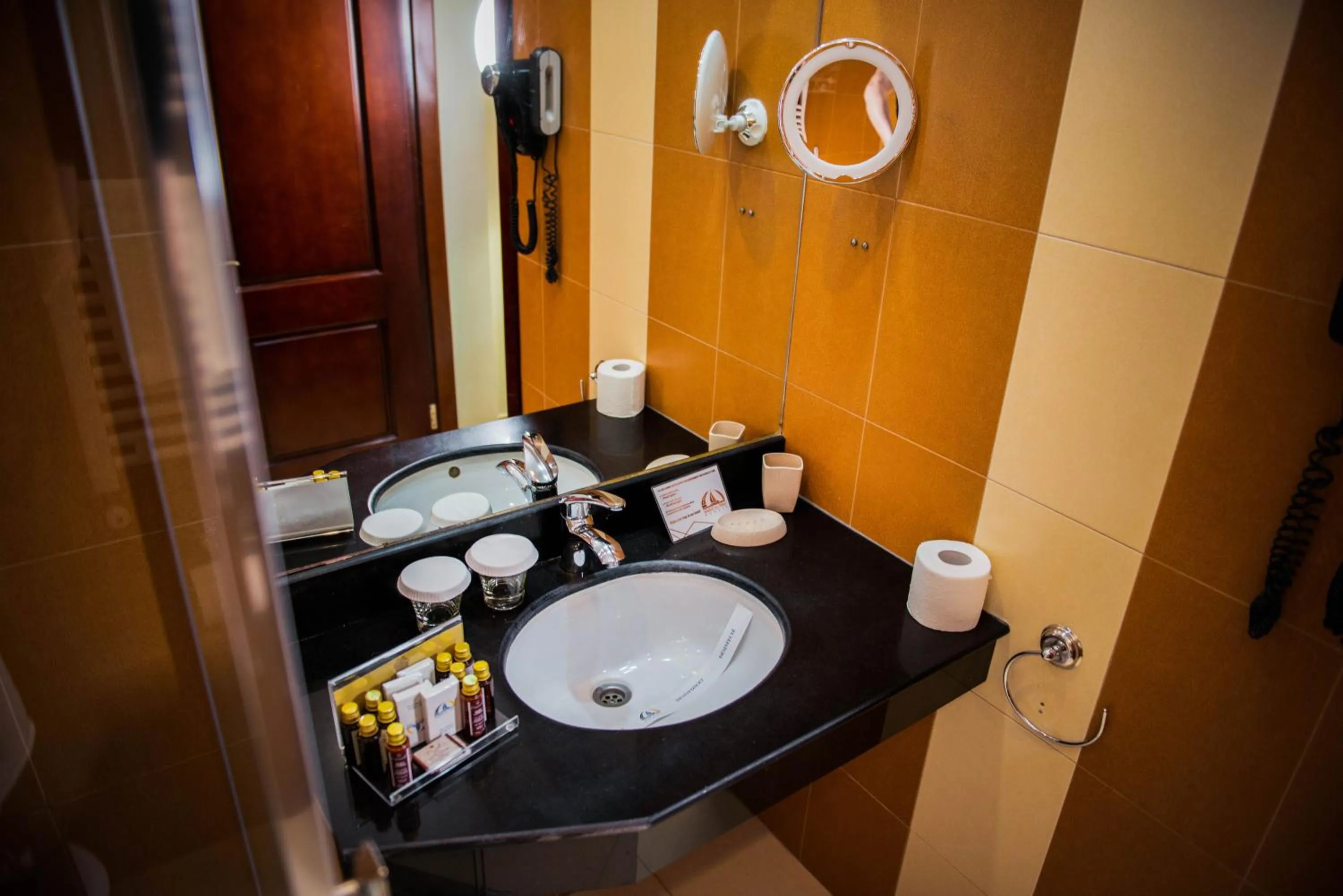 Shower in Hotel Del Mar & Conference Center