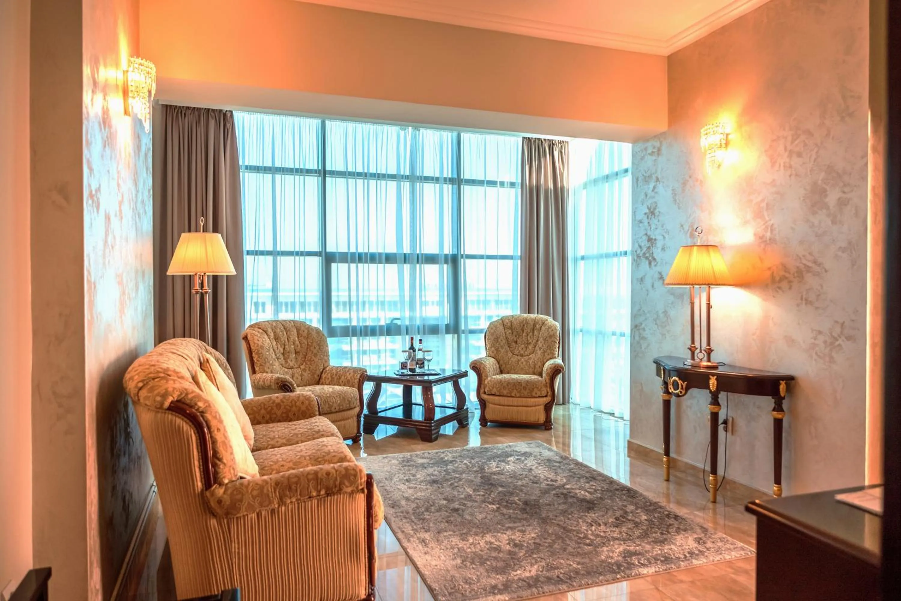 Living room in Hotel Del Mar & Conference Center