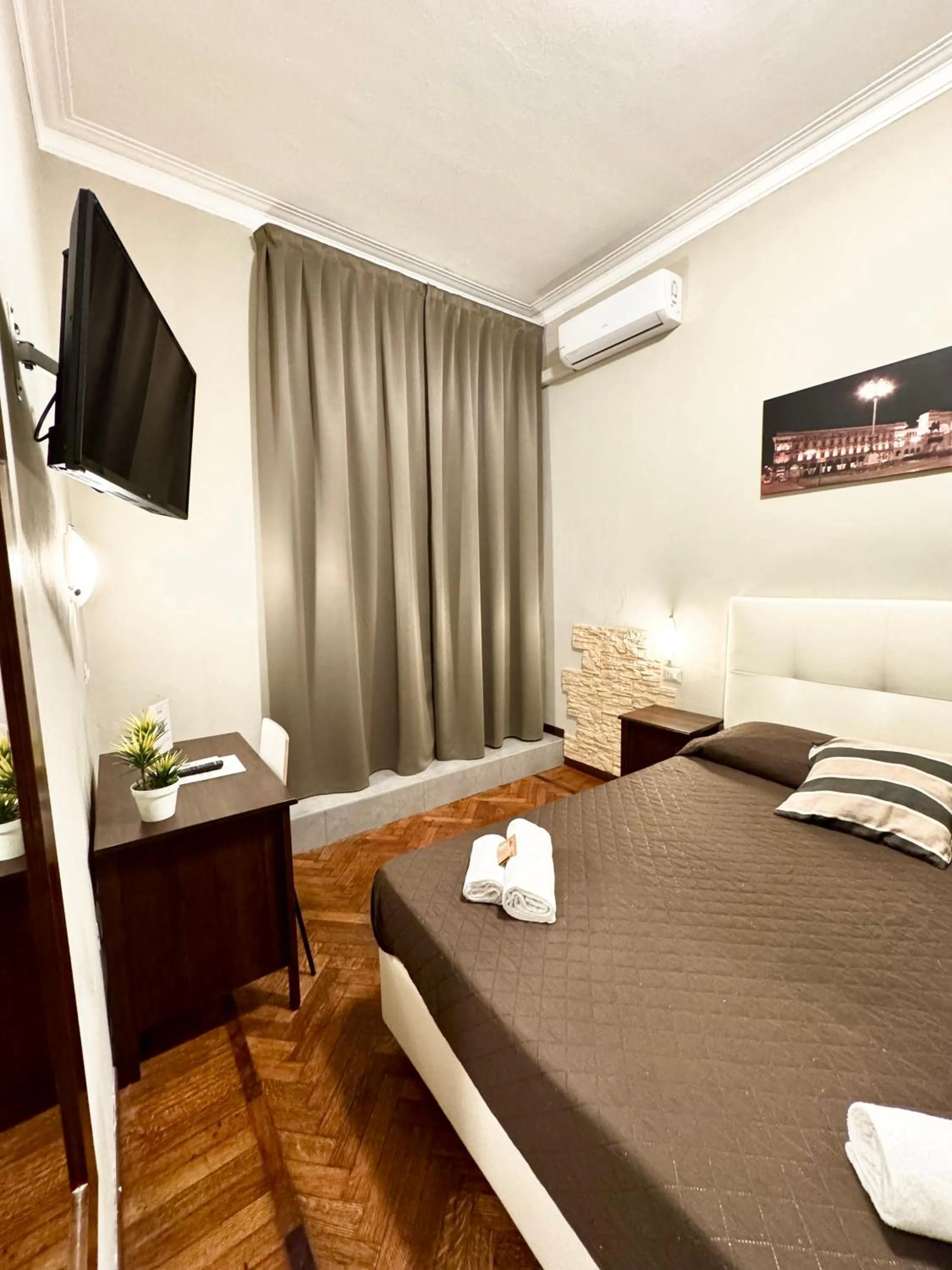 Bed in Carlo Goldoni Hotel