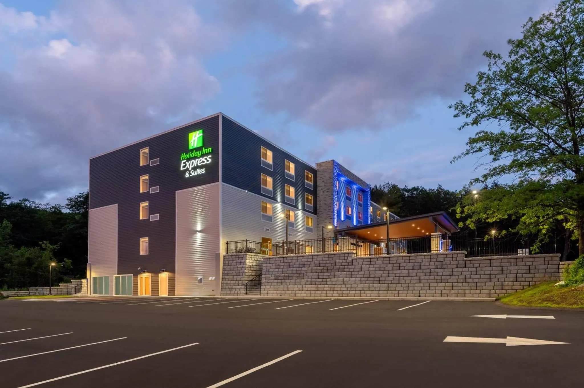 Property building in Holiday Inn Express & Suites Pittsfield-Lenox-Berkshires by IHG