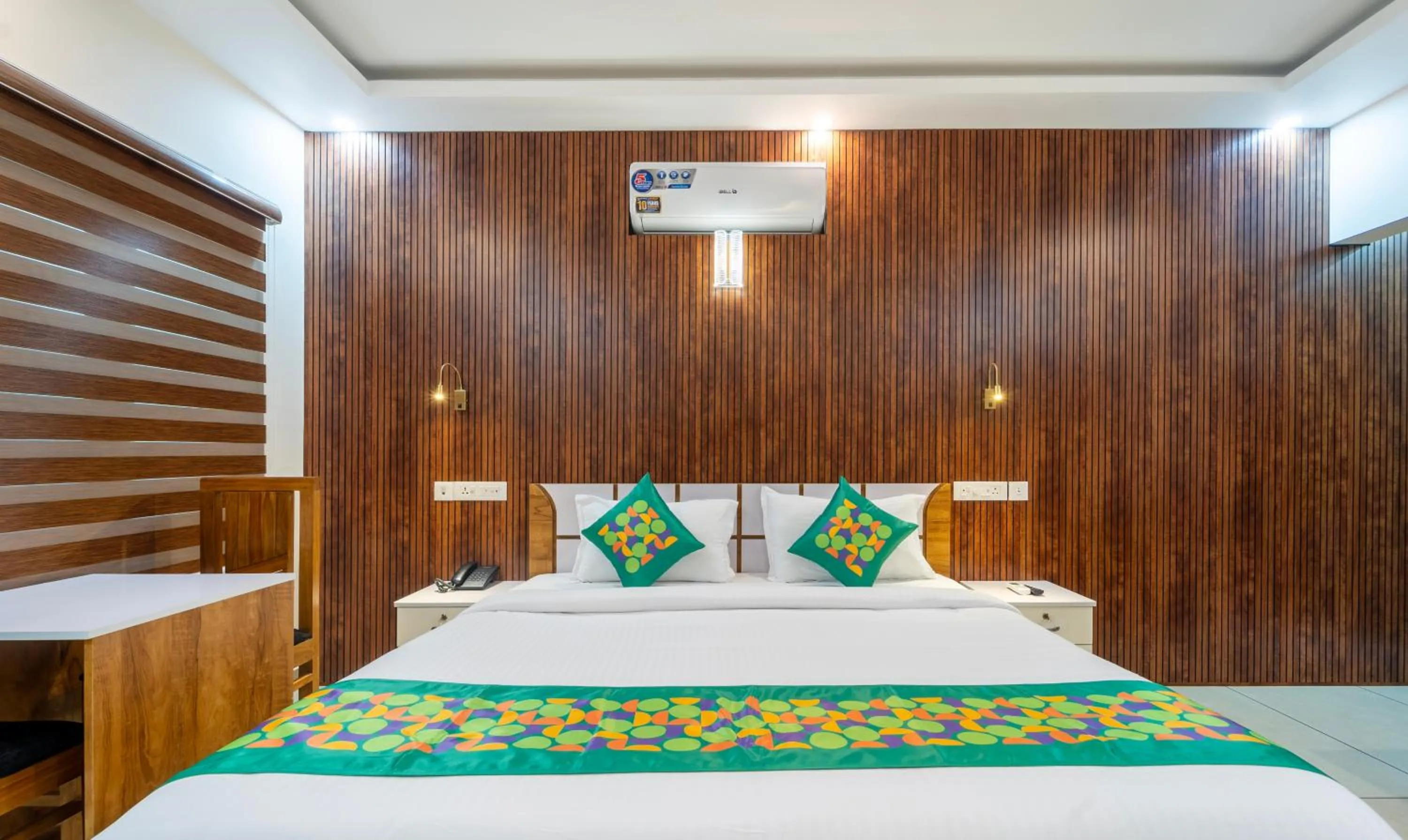 Photo of the whole room, Bed in Treebo Thoduvas Star Plaza Cochin Airport