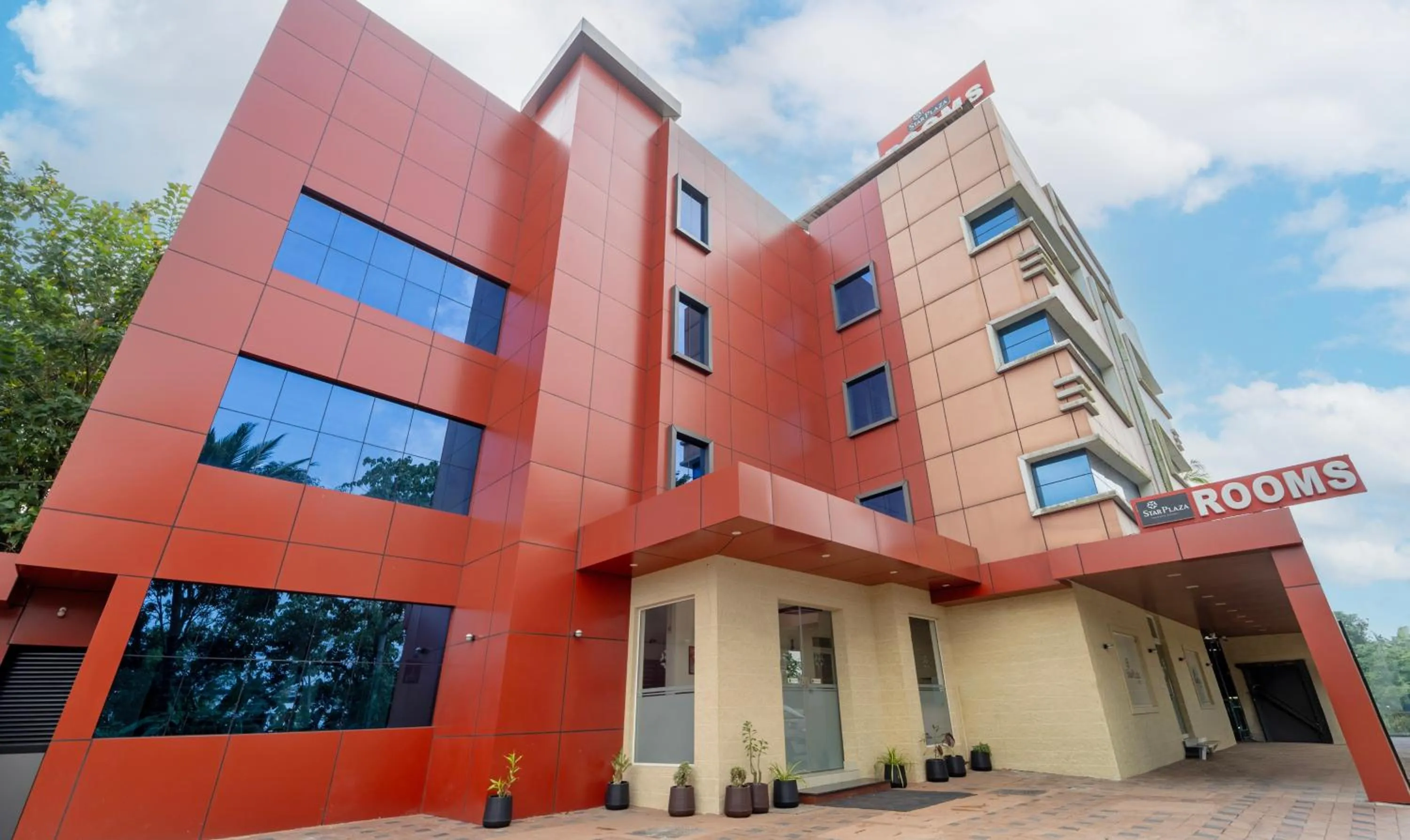 Property building in Treebo Thoduvas Star Plaza Cochin Airport