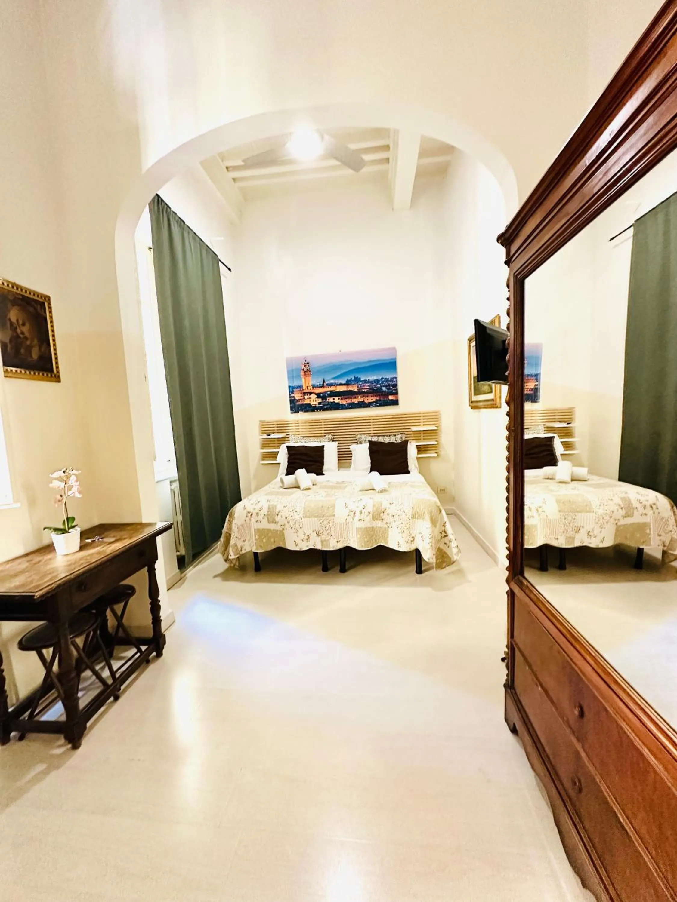 Bedroom, Bed in Gattopardo Rooms Florence