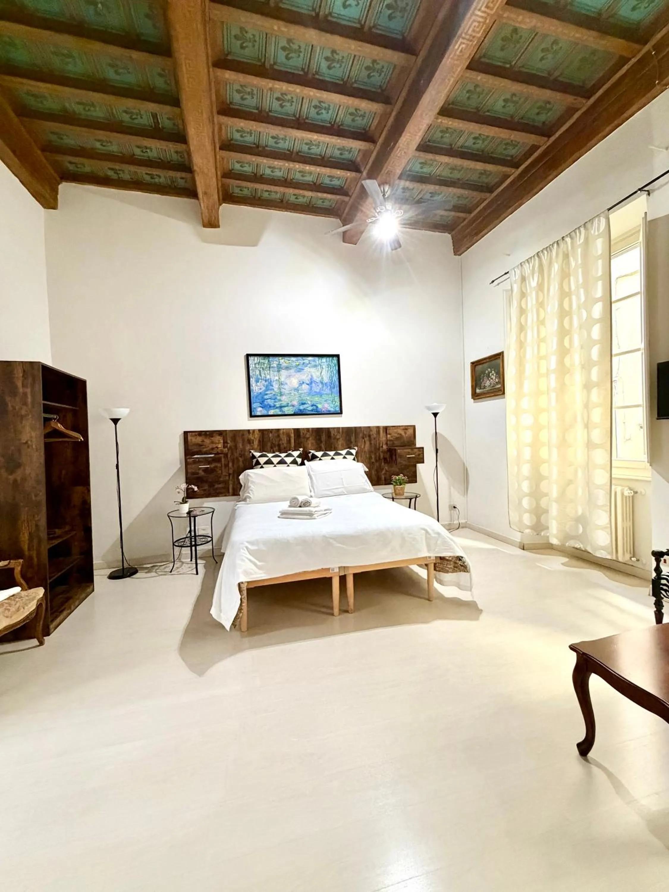 Photo of the whole room, Bed in Gattopardo Rooms Florence