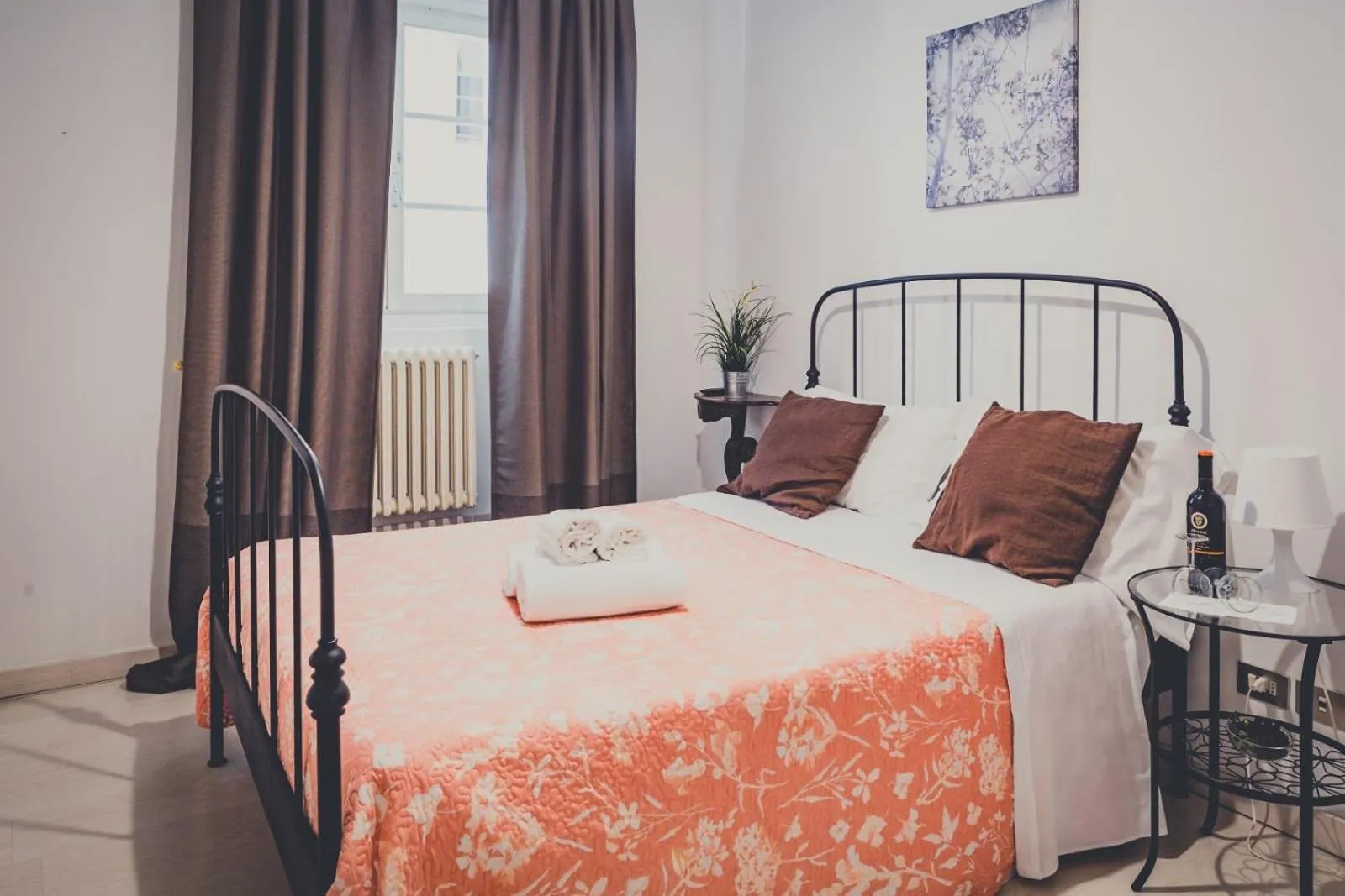 Photo of the whole room, Bed in Gattopardo Rooms Florence