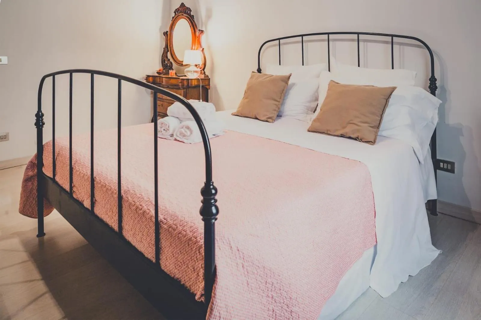 Bedroom, Bed in Gattopardo Rooms Florence