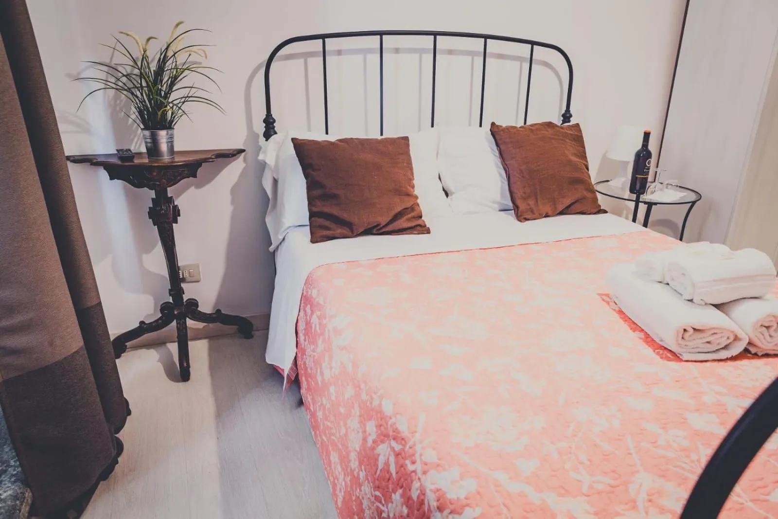 Photo of the whole room, Bed in Gattopardo Rooms Florence