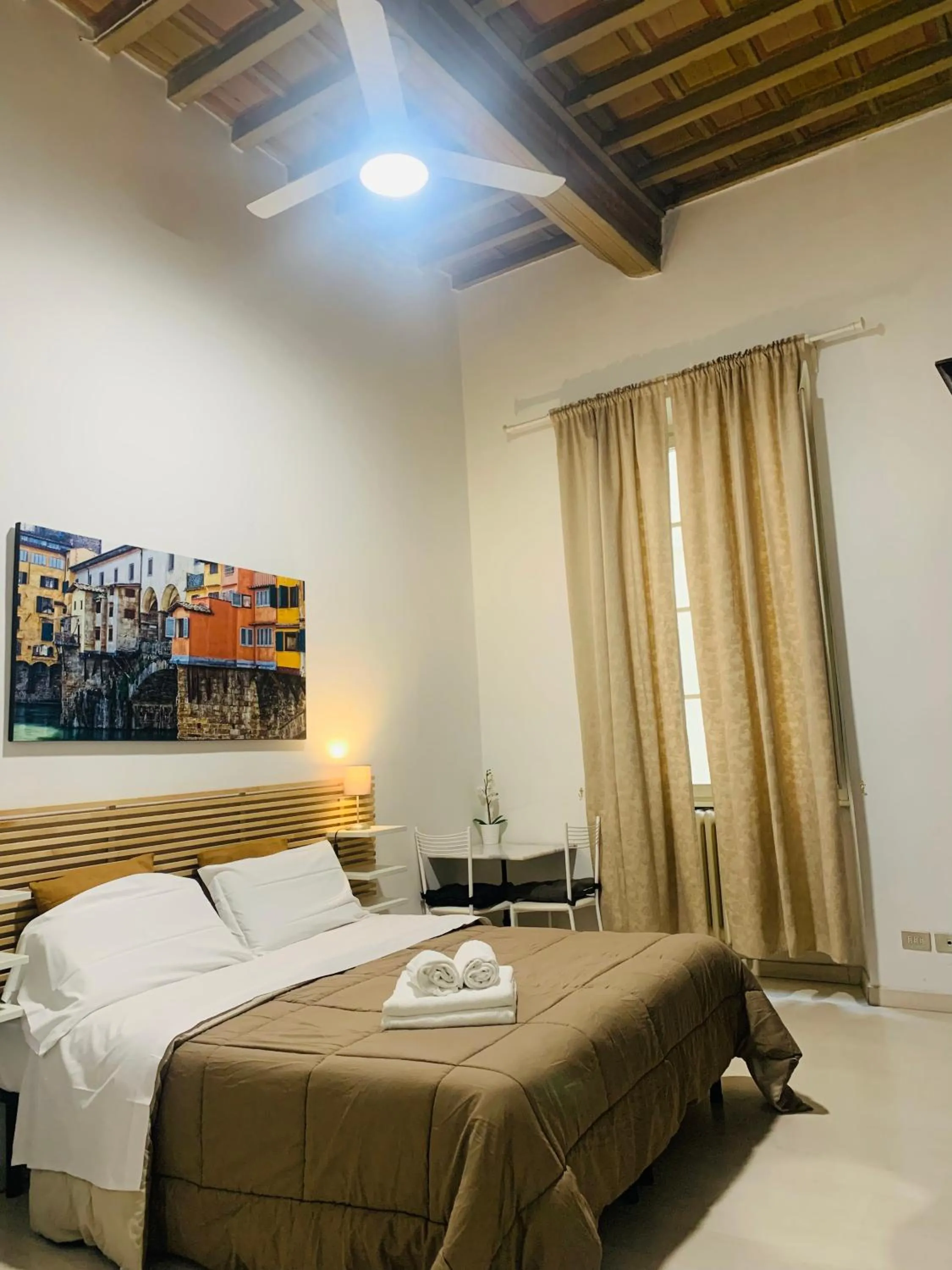 Photo of the whole room, Bed in Gattopardo Rooms Florence