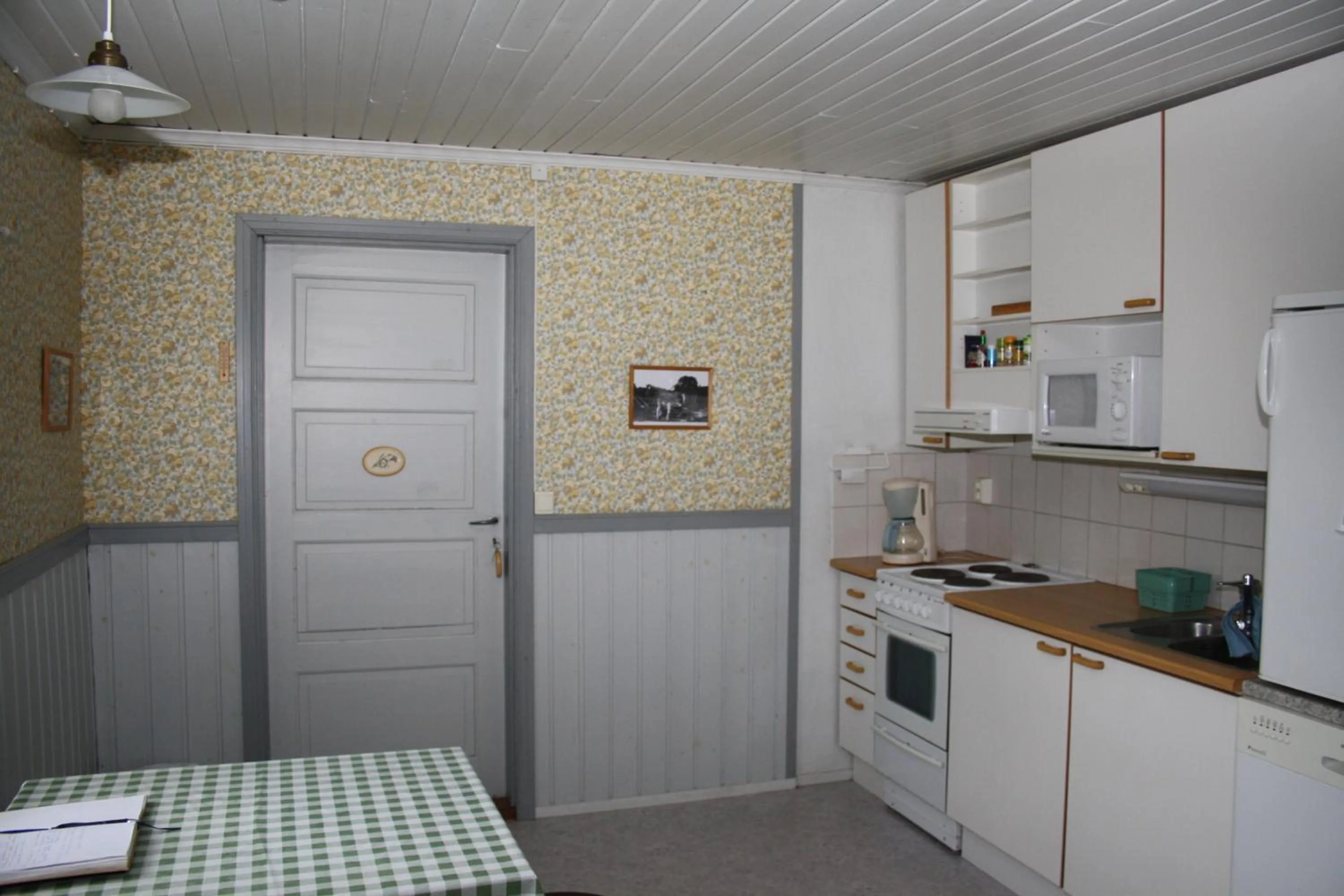 Communal kitchen in Hotel Stallbacken Nagu