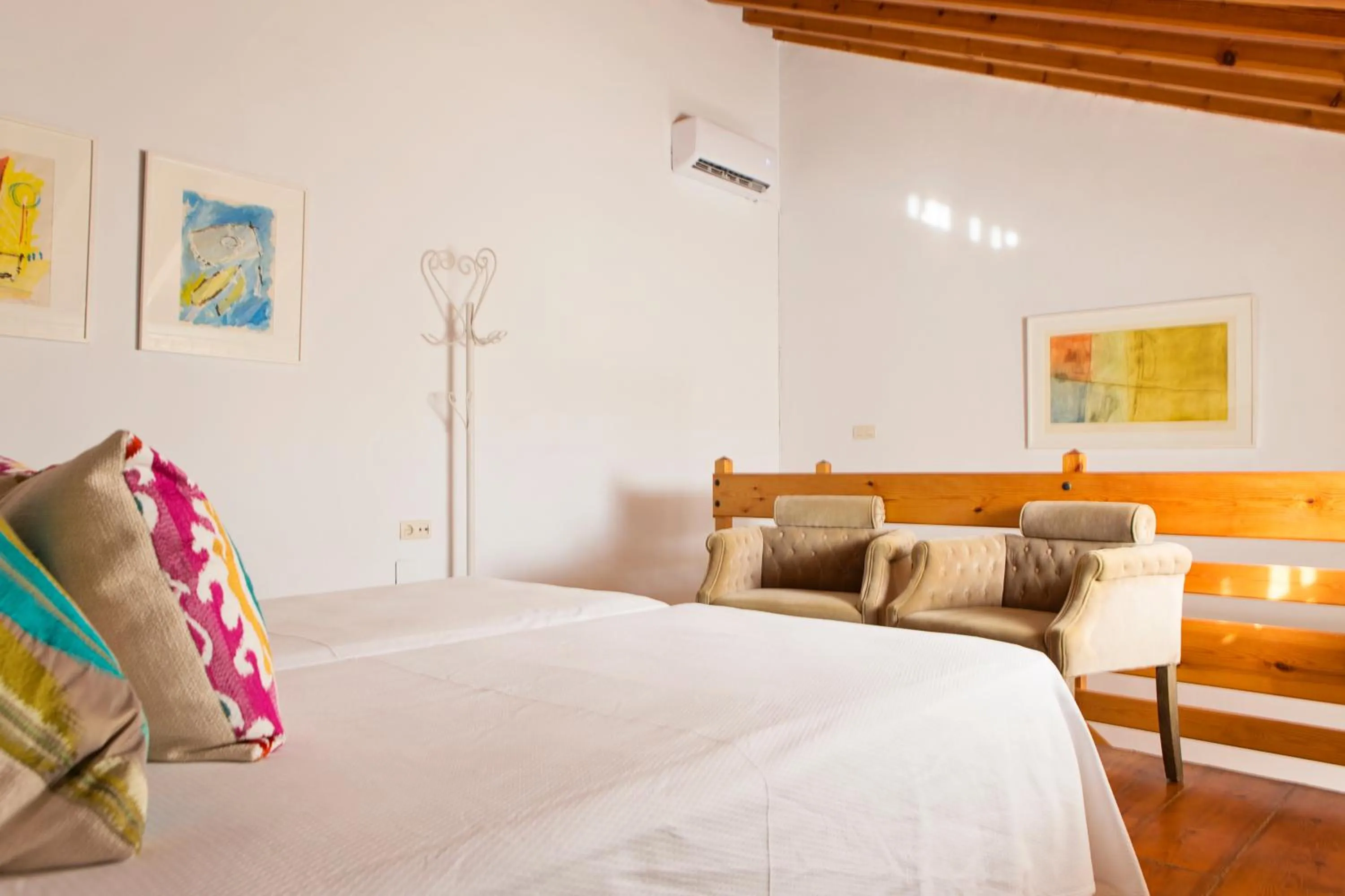 Bedroom, Bed in Hotel Cortijo del Arte - Caminito del Rey