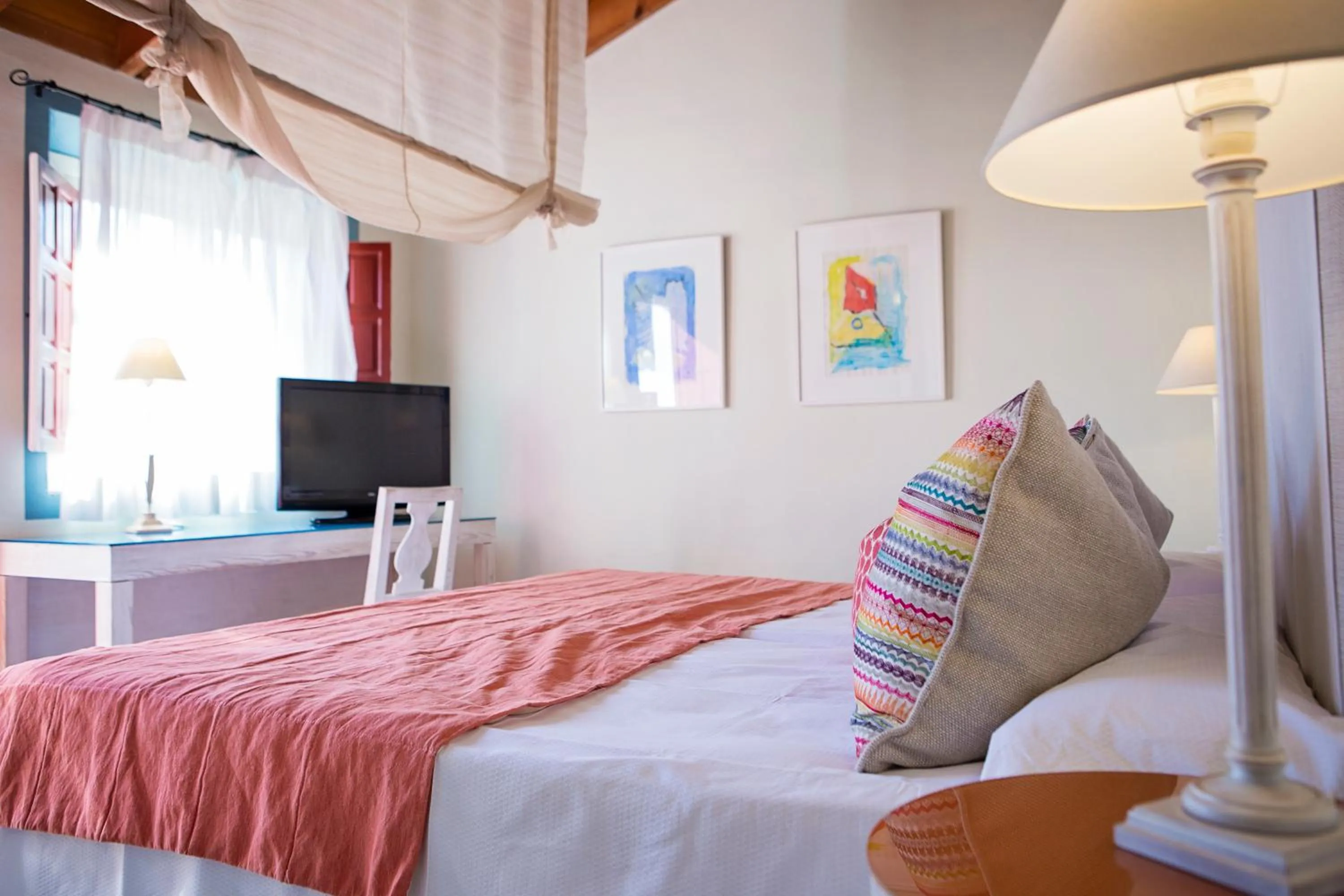 Photo of the whole room, Bed in Hotel Cortijo del Arte - Caminito del Rey