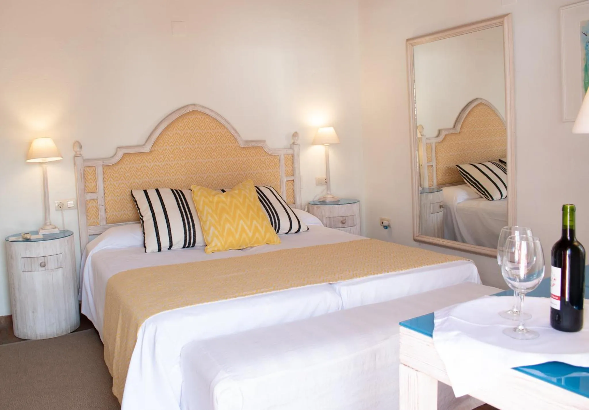 Bedroom, Bed in Hotel Cortijo del Arte - Caminito del Rey