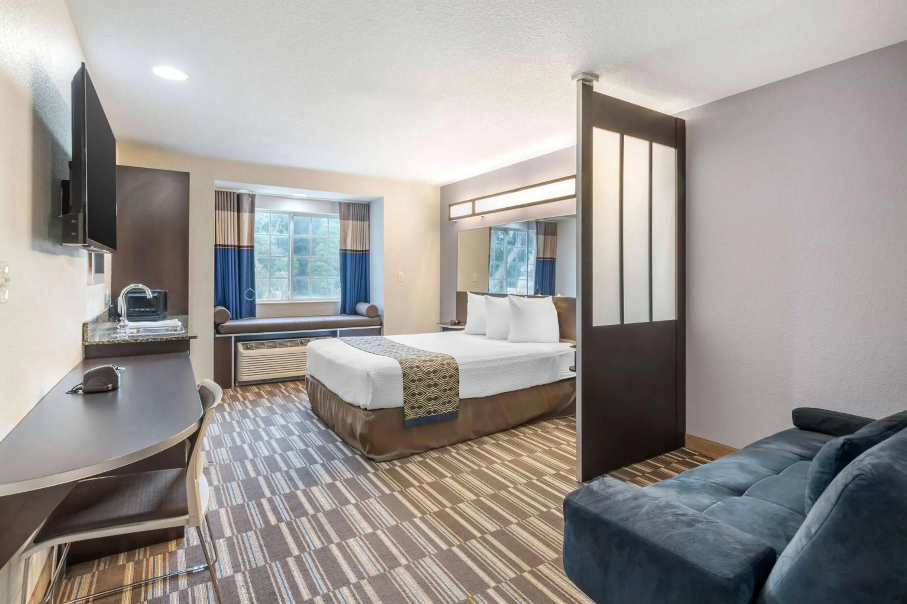 Photo of the whole room, Bed in Microtel Inn & Suites by Wyndham Brooksville