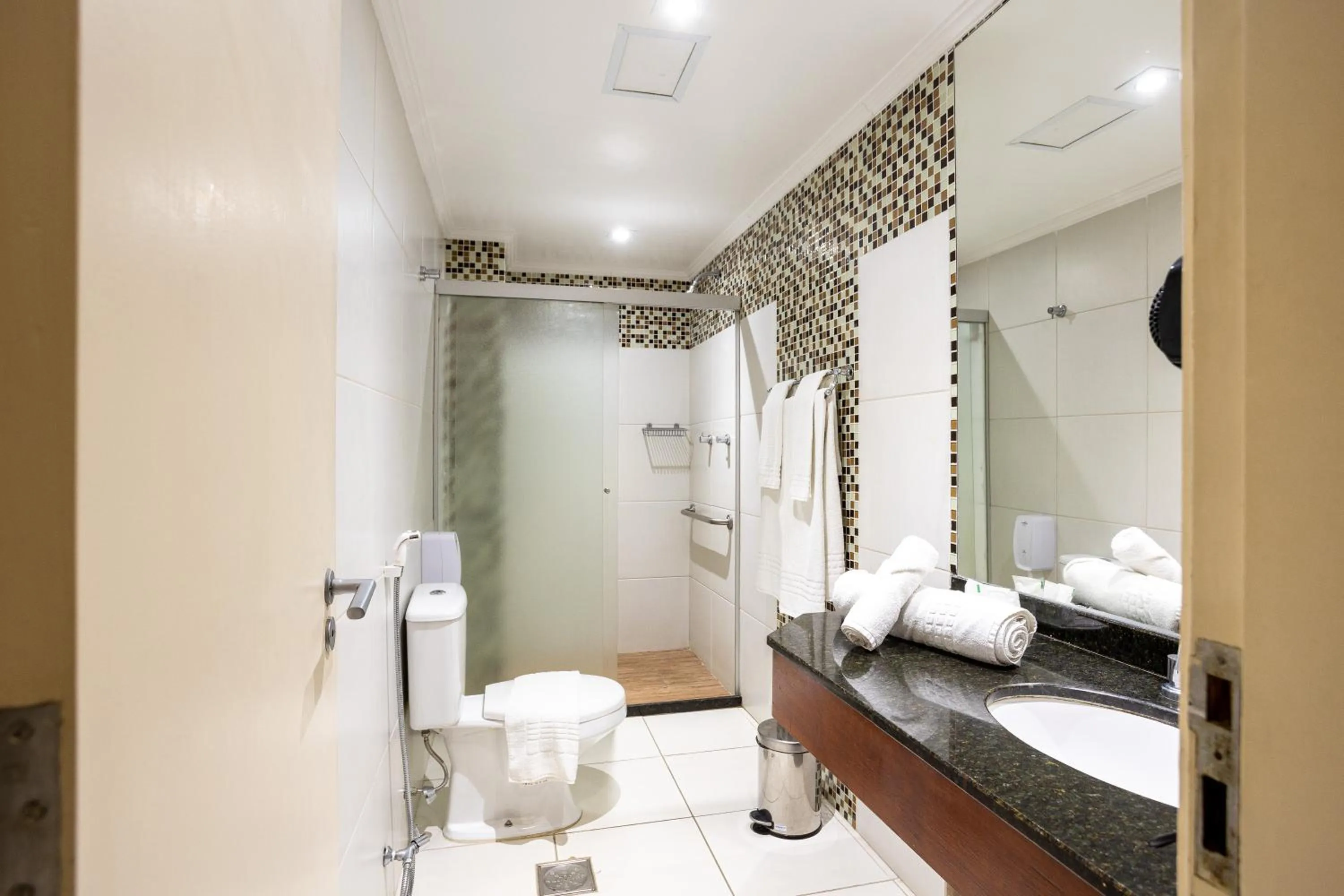 Bathroom in Park Tower Campinas Residence by Nacional Inn