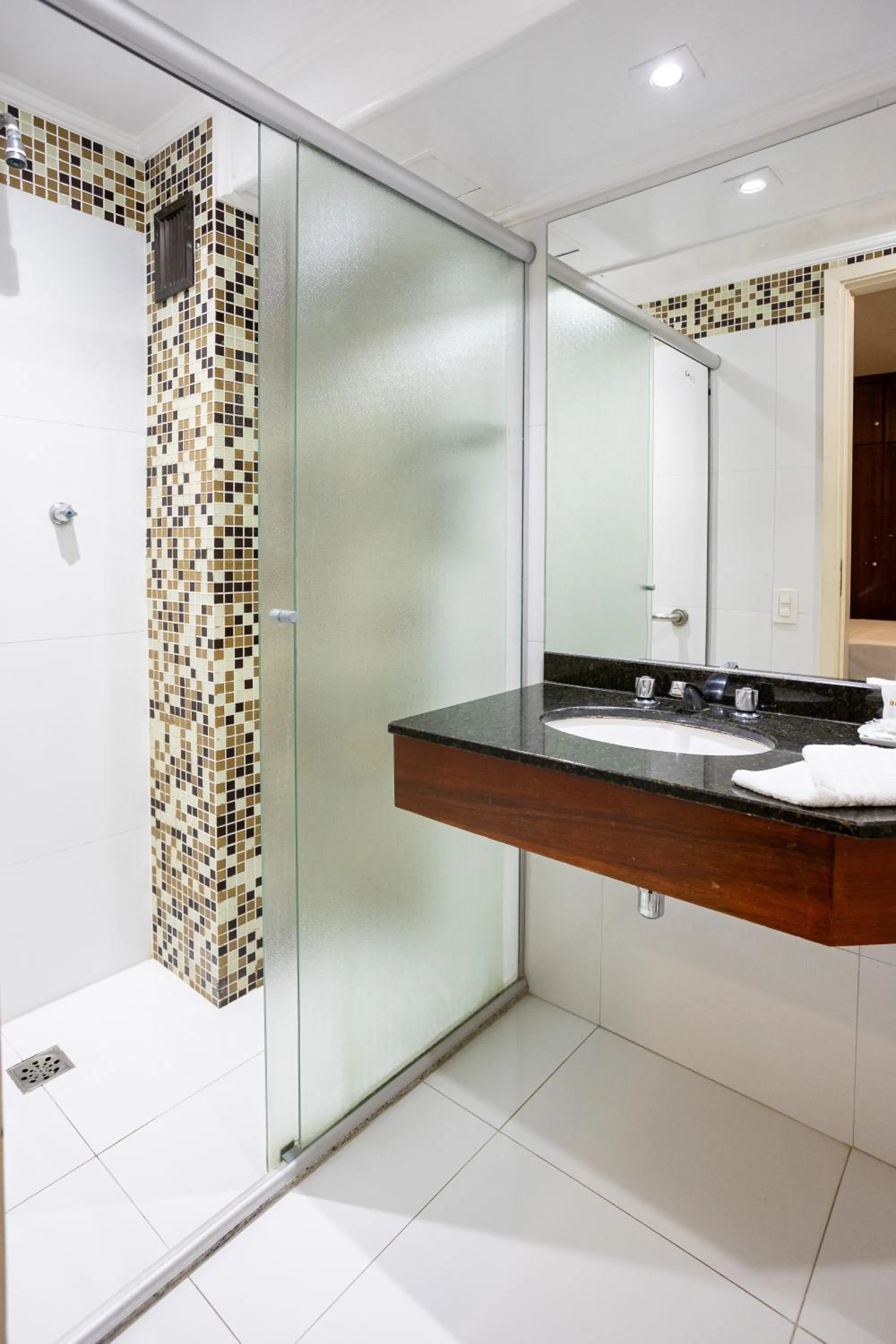 Bathroom in Park Tower Campinas Residence by Nacional Inn