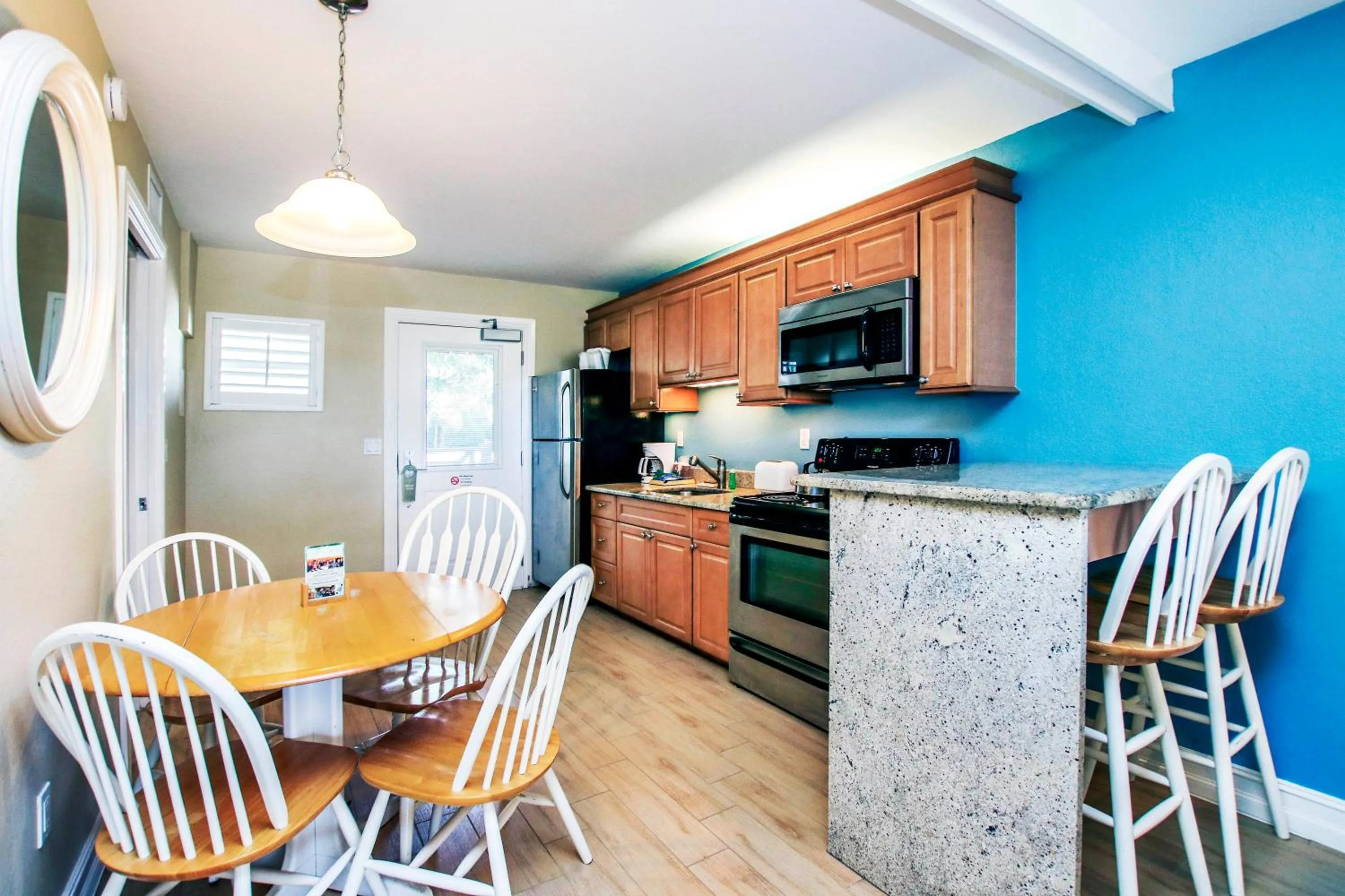 Kitchen or kitchenette in Island Inn