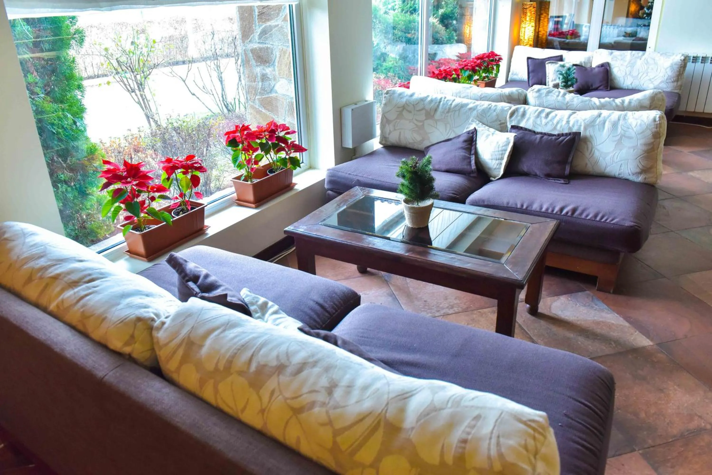 Lobby or reception in Hotel Bojur & Bojurland Apartment Complex