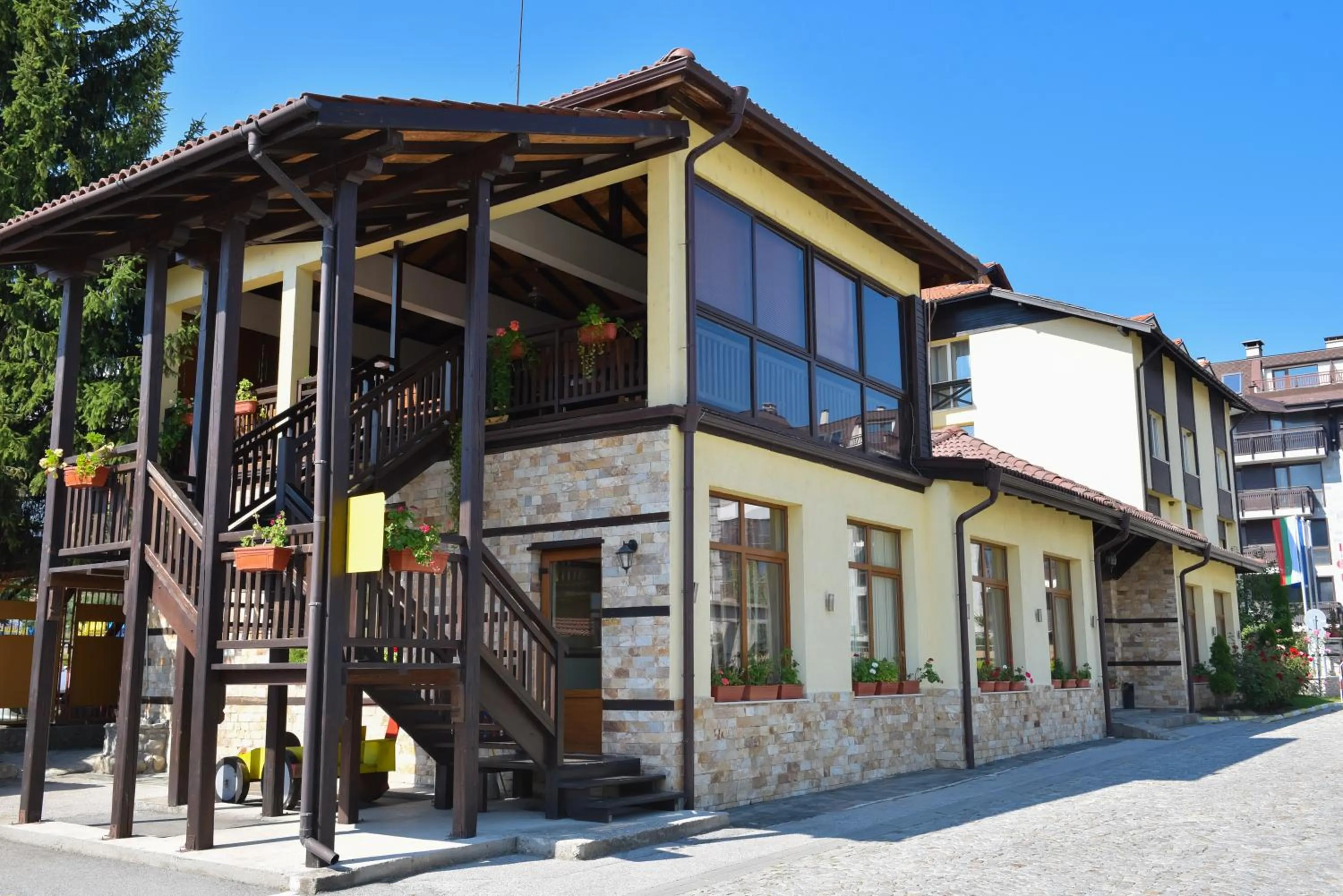 Facade/entrance in Hotel Bojur & Bojurland Apartment Complex