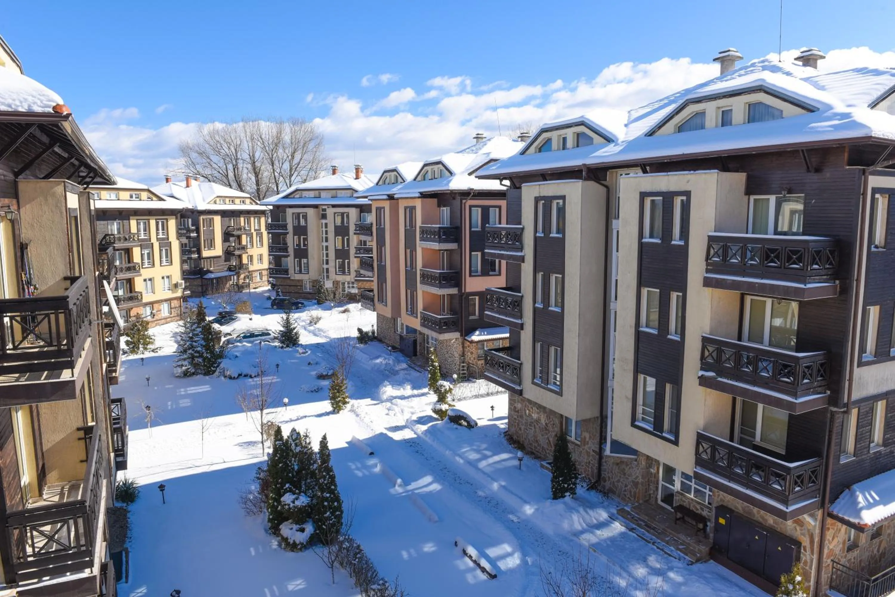 Inner courtyard view in Hotel Bojur & Bojurland Apartment Complex