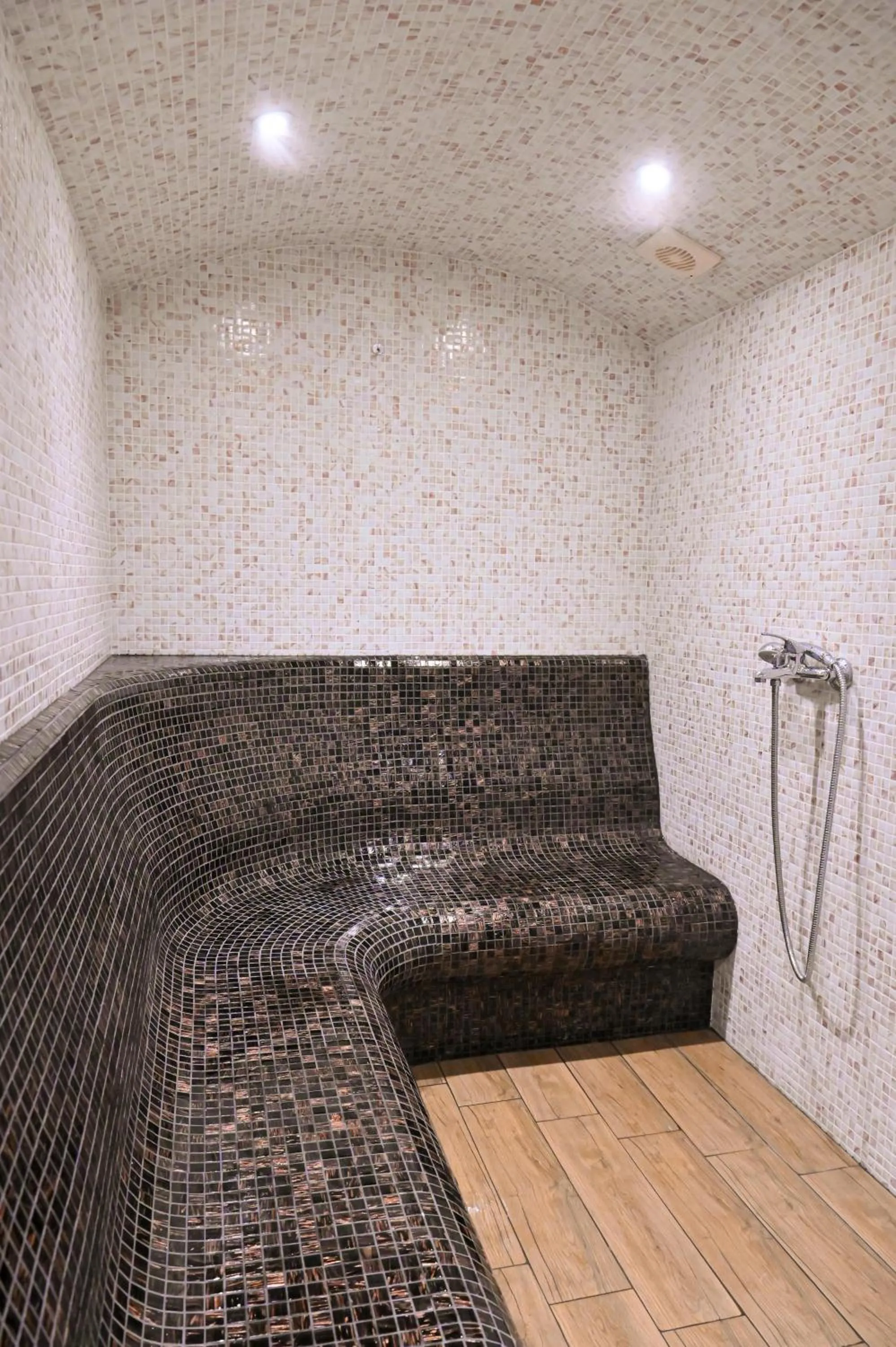 Steam room in Hotel Bojur & Bojurland Apartment Complex