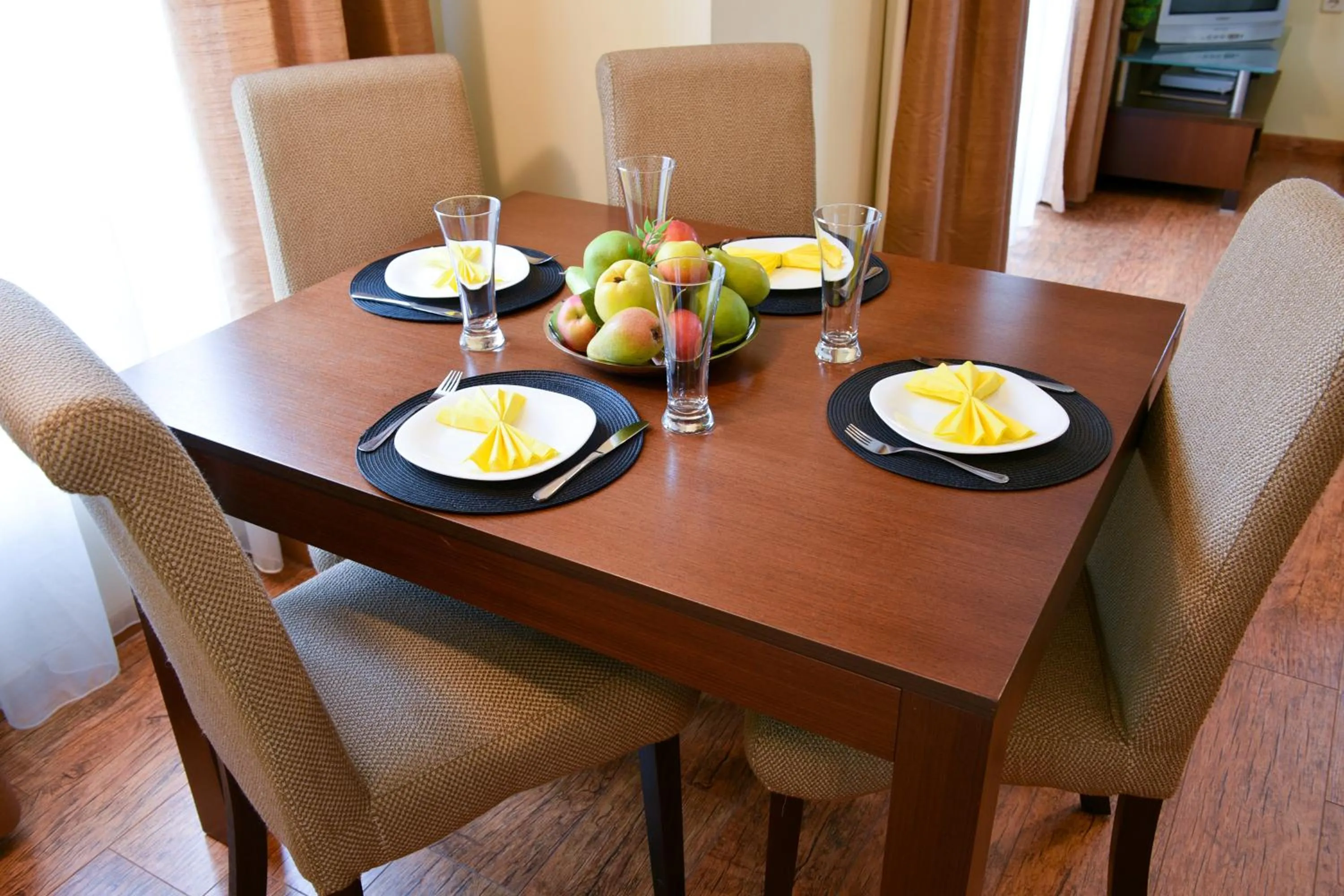 Day in Hotel Bojur & Bojurland Apartment Complex