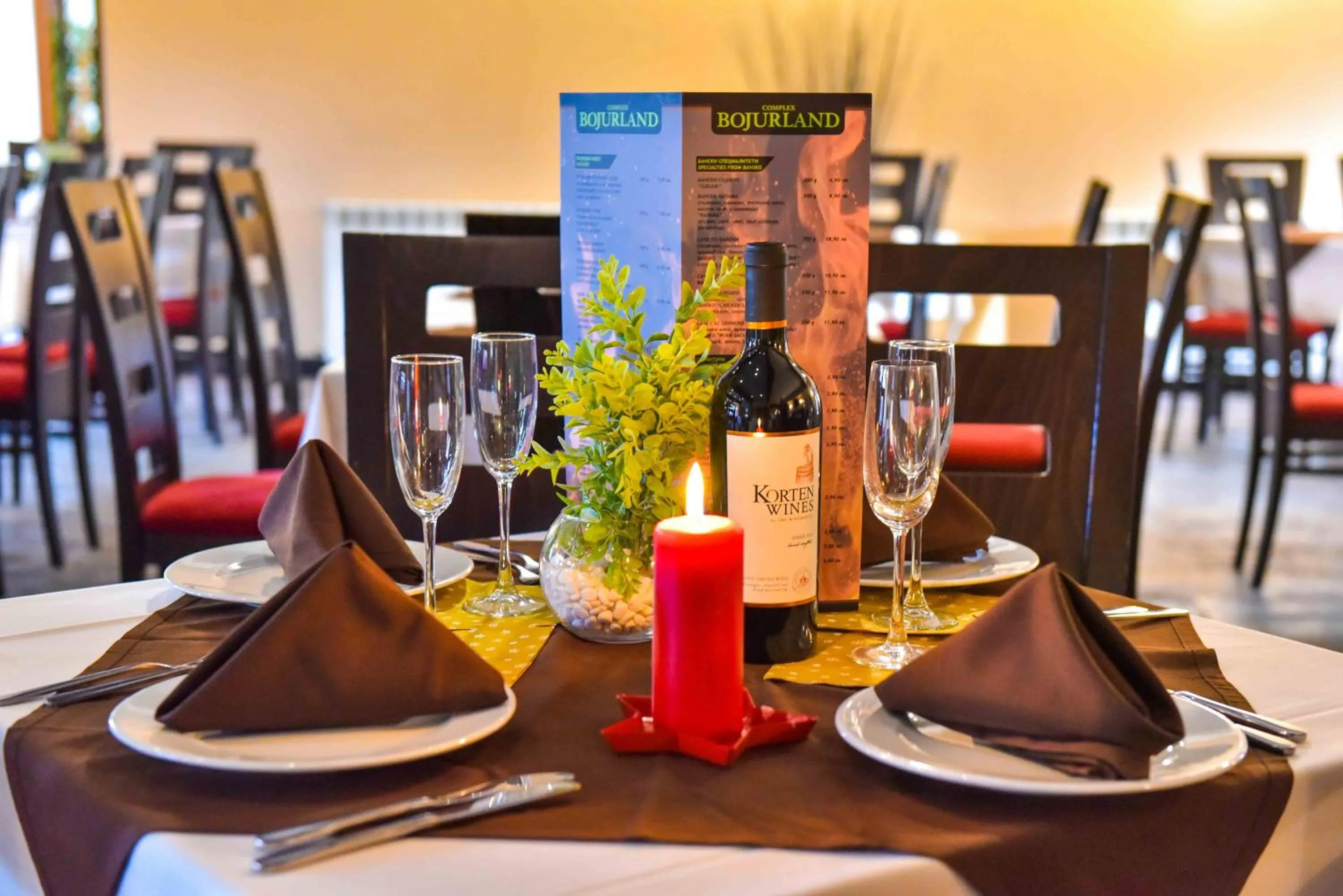 Restaurant/places to eat in Hotel Bojur & Bojurland Apartment Complex