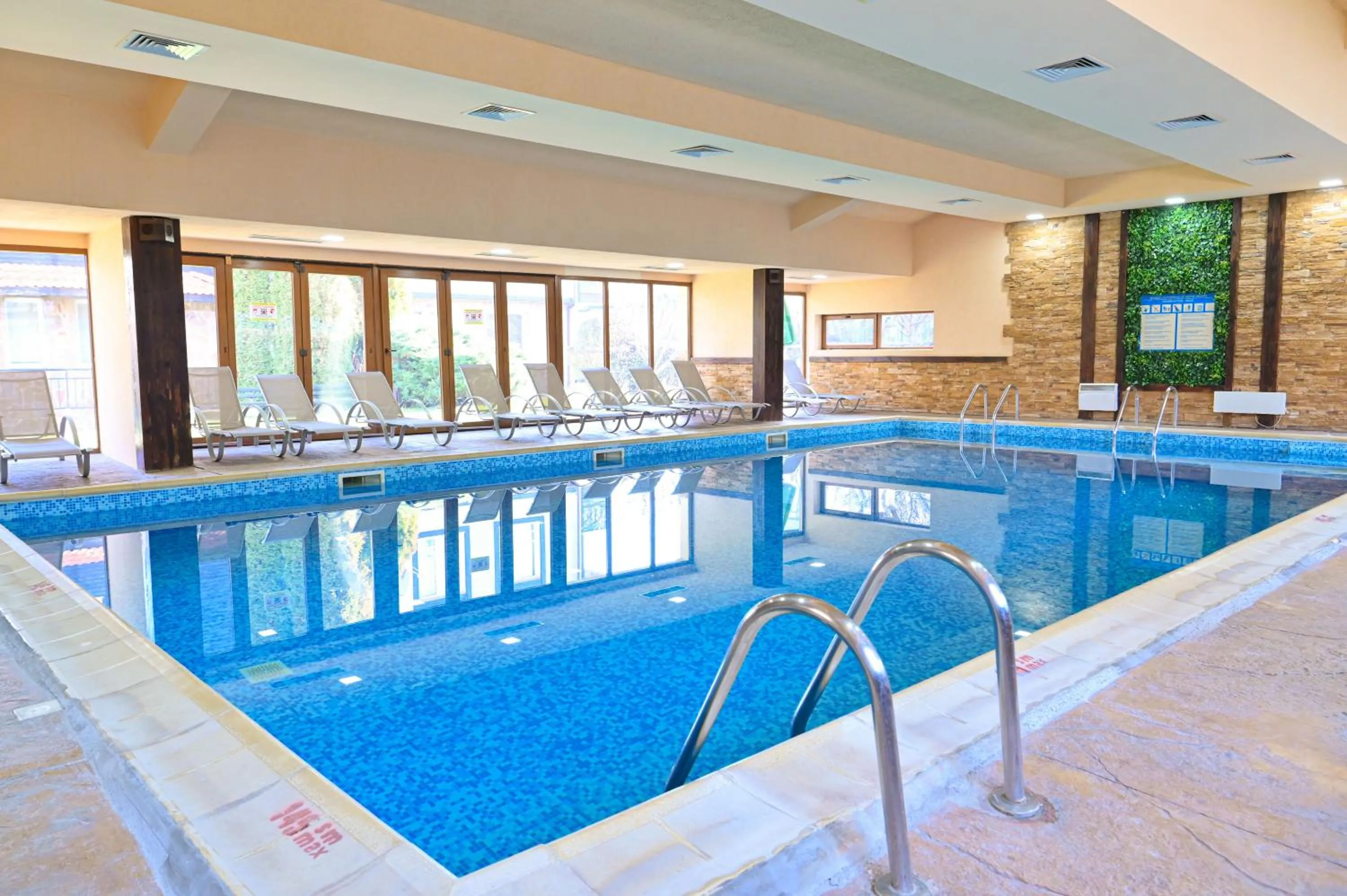 Swimming pool in Hotel Bojur & Bojurland Apartment Complex