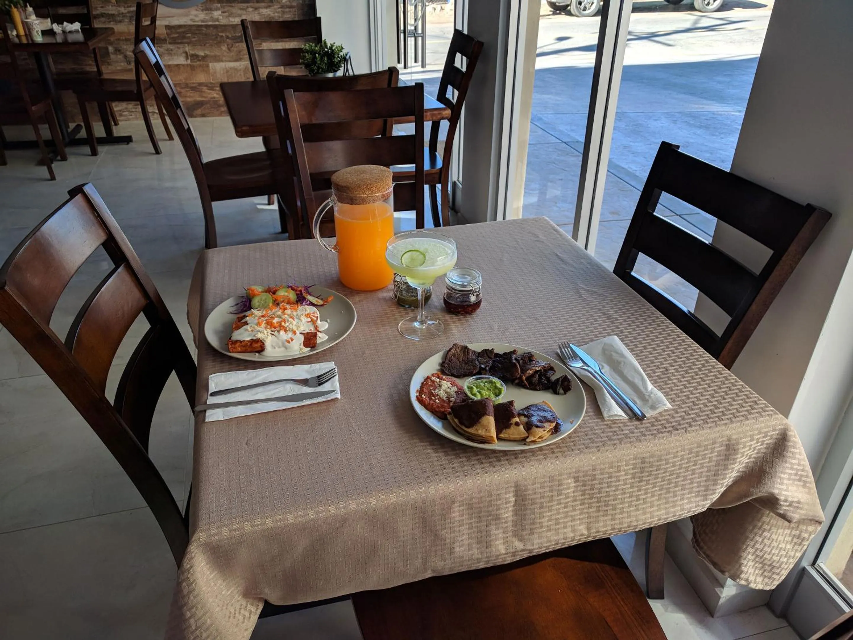 California Comfort & Suites