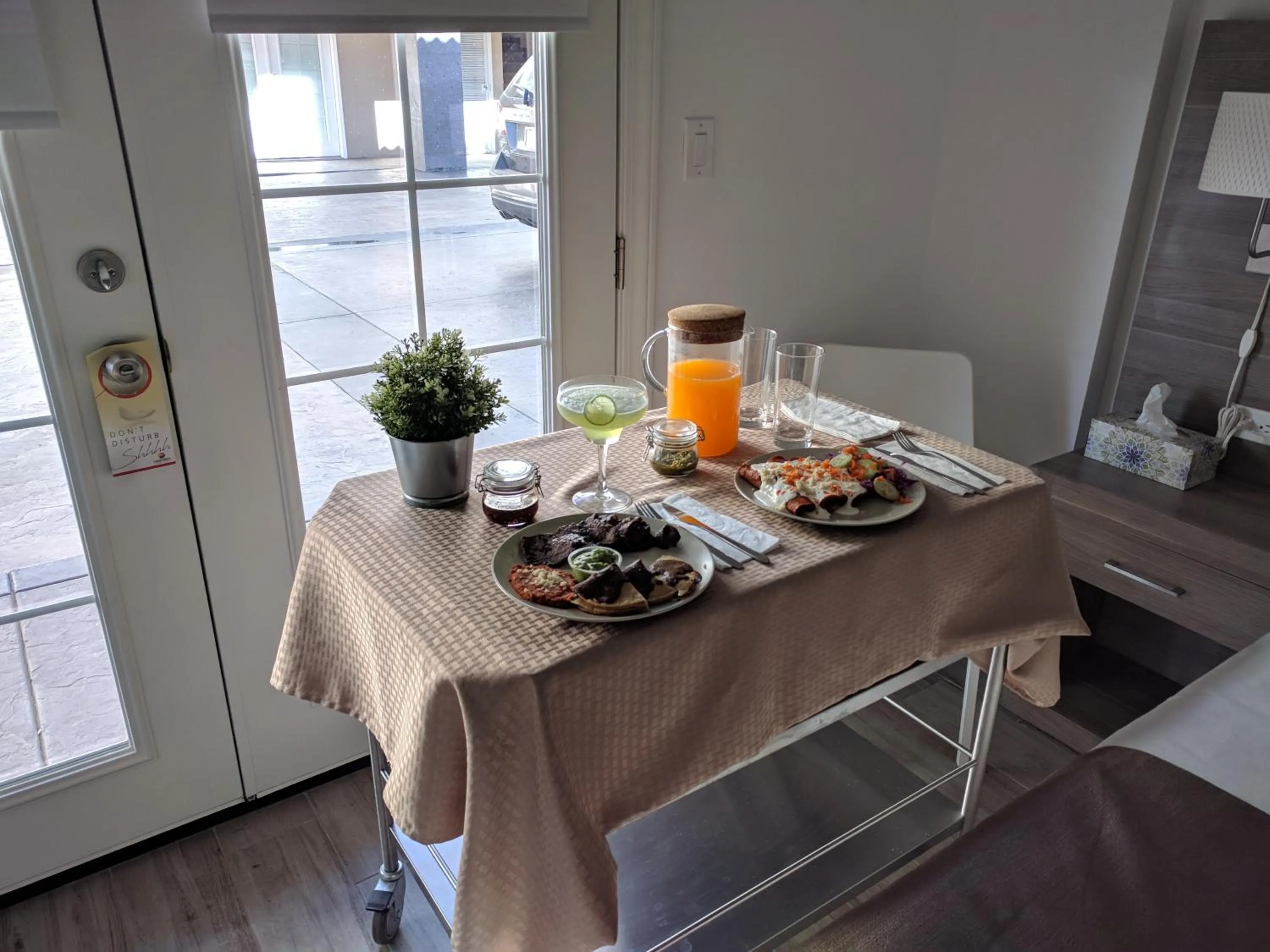 Breakfast in California Comfort & Suites