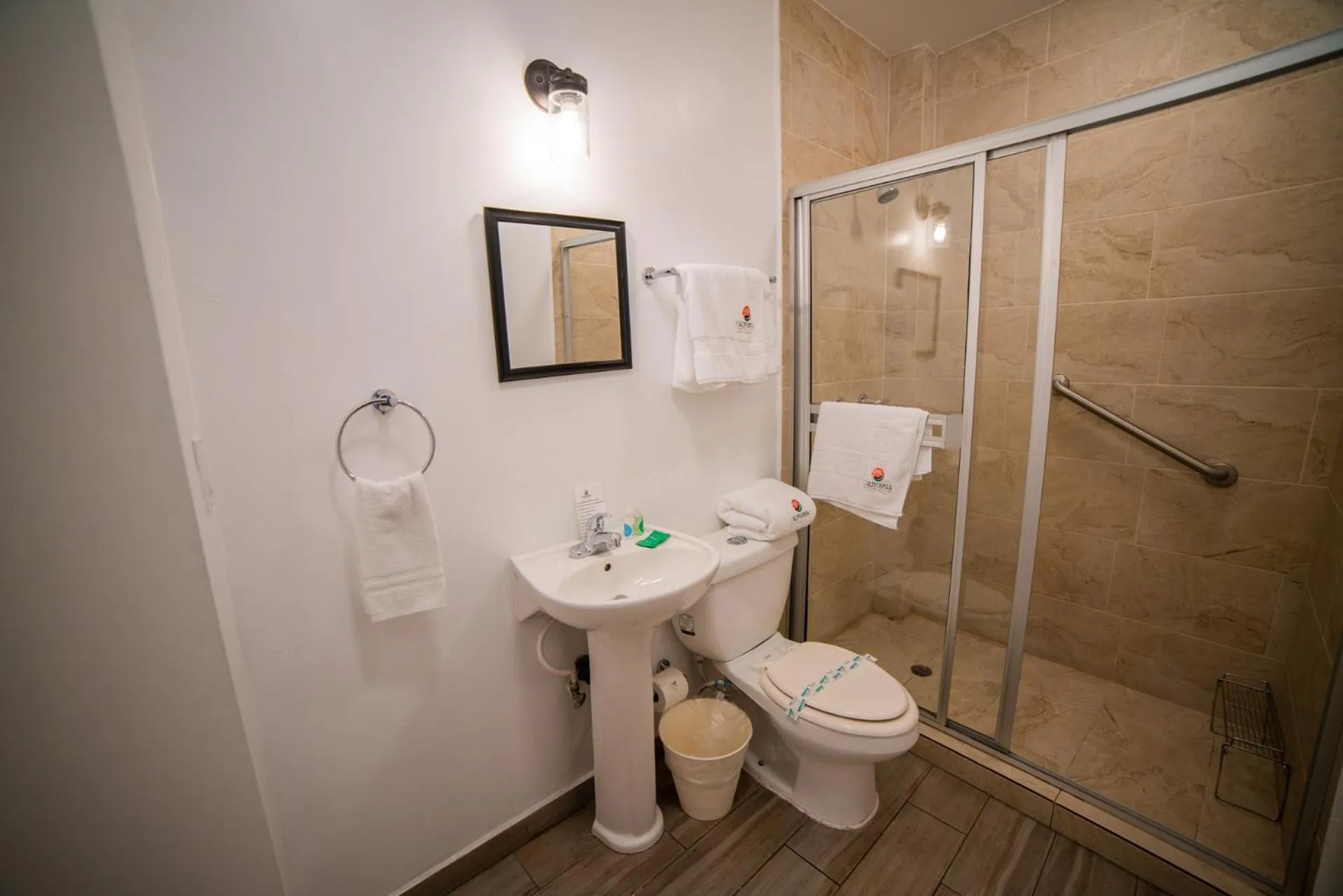 Bathroom in California Comfort & Suites