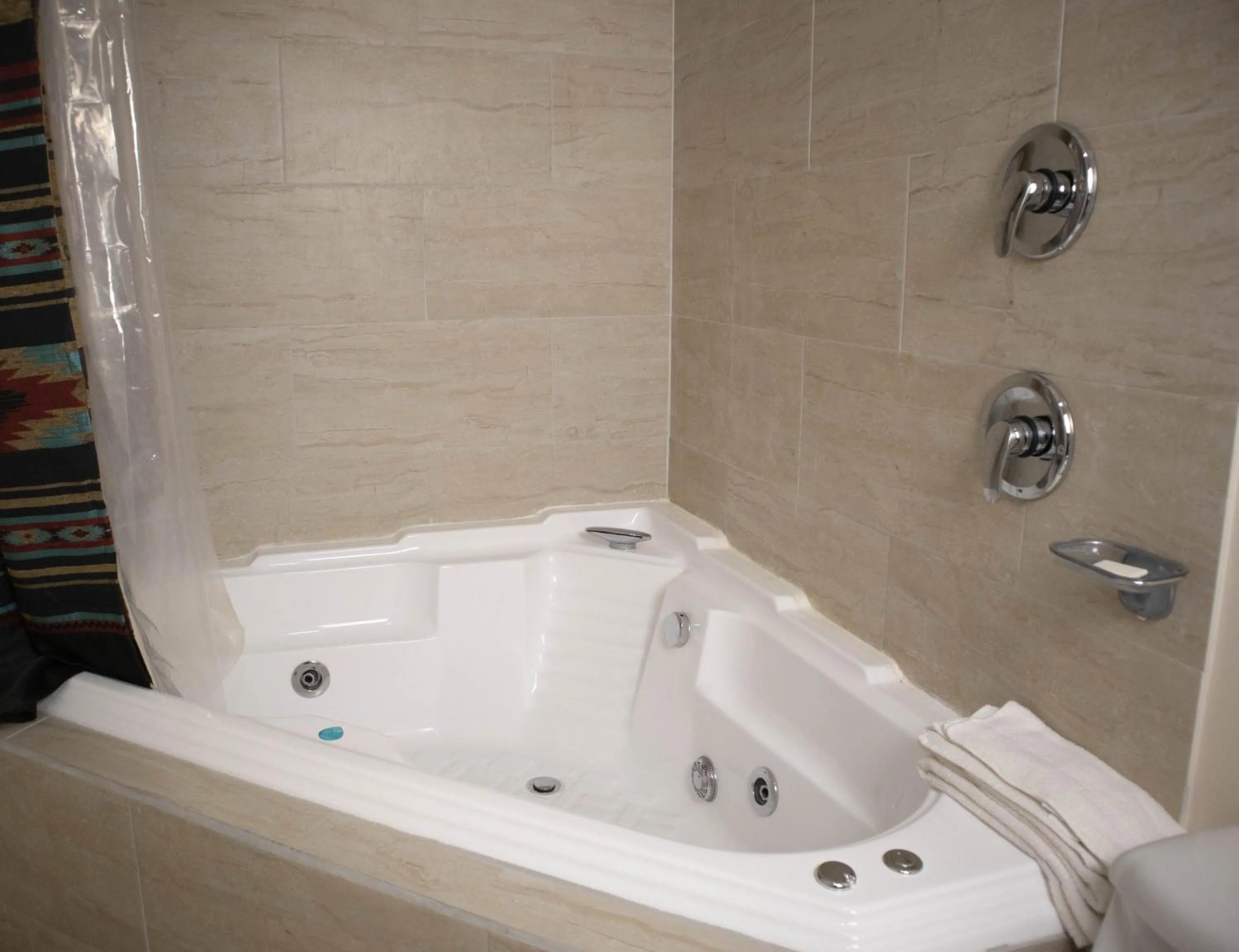 Hot Tub in California Comfort & Suites