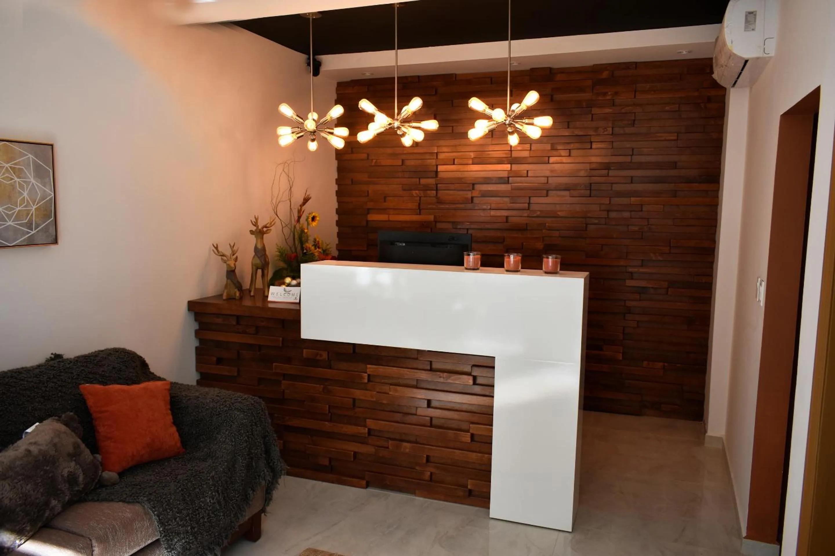 California Comfort & Suites