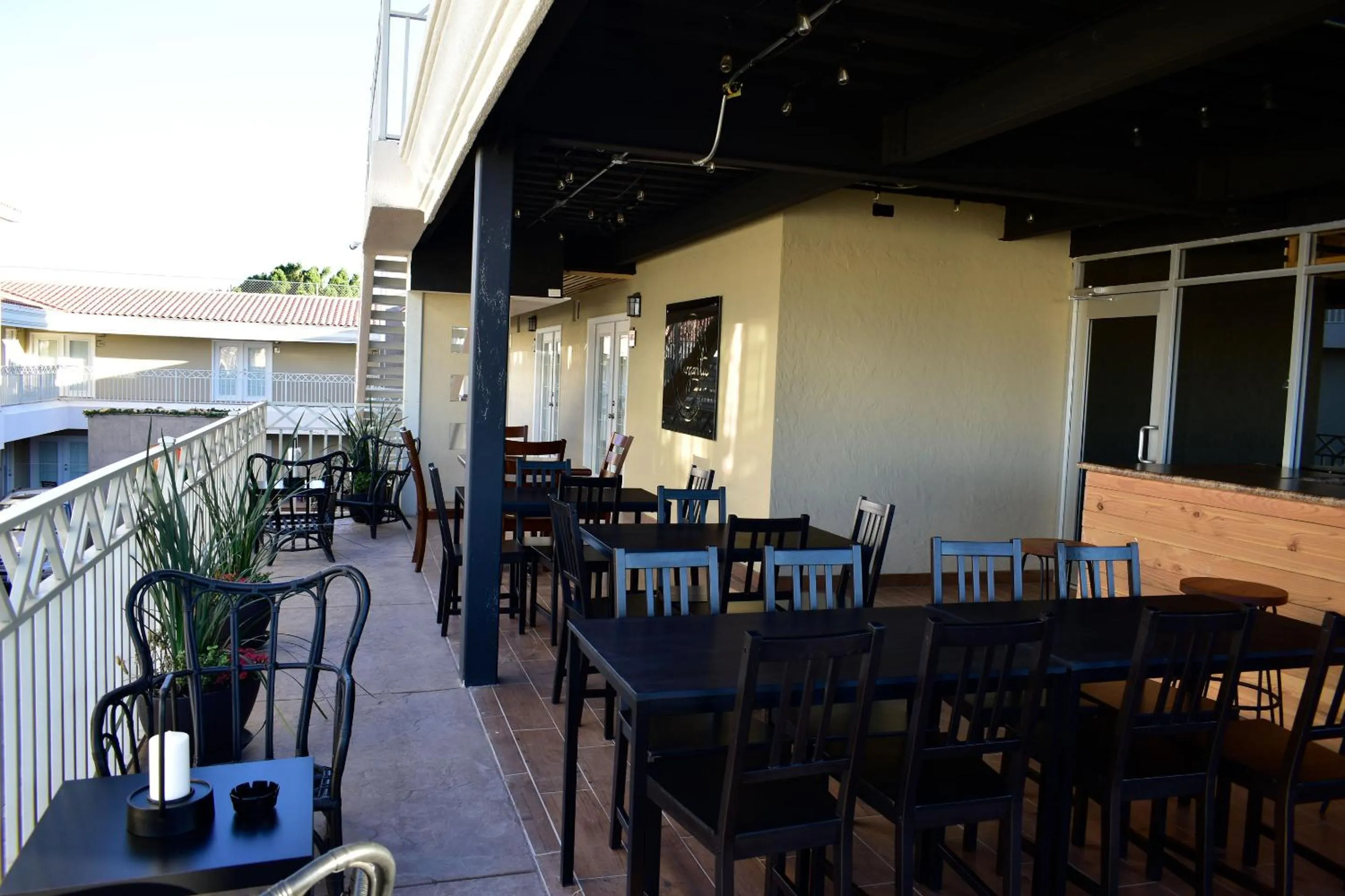 California Comfort & Suites