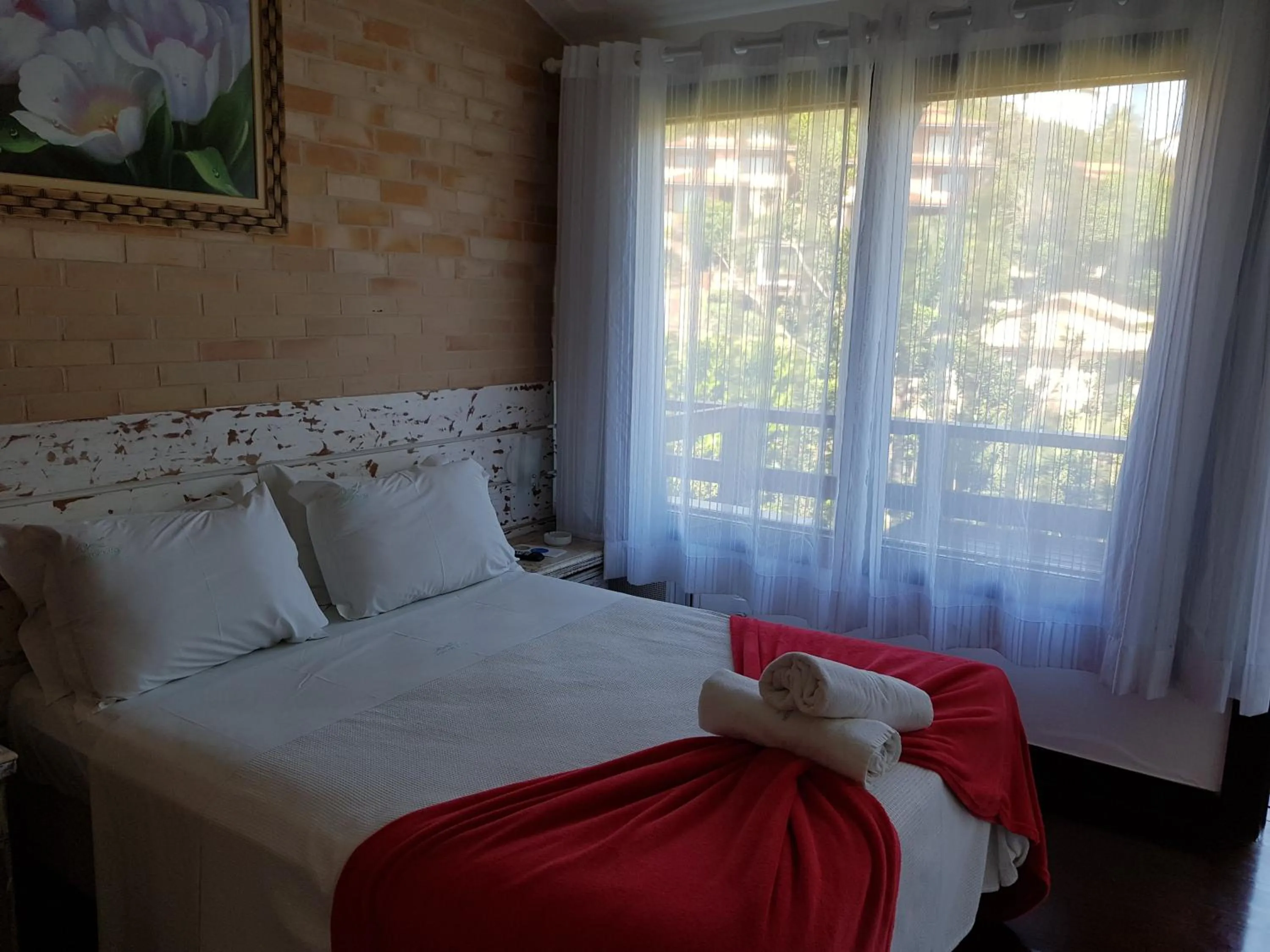 Bed in Coronado Inn Hotel