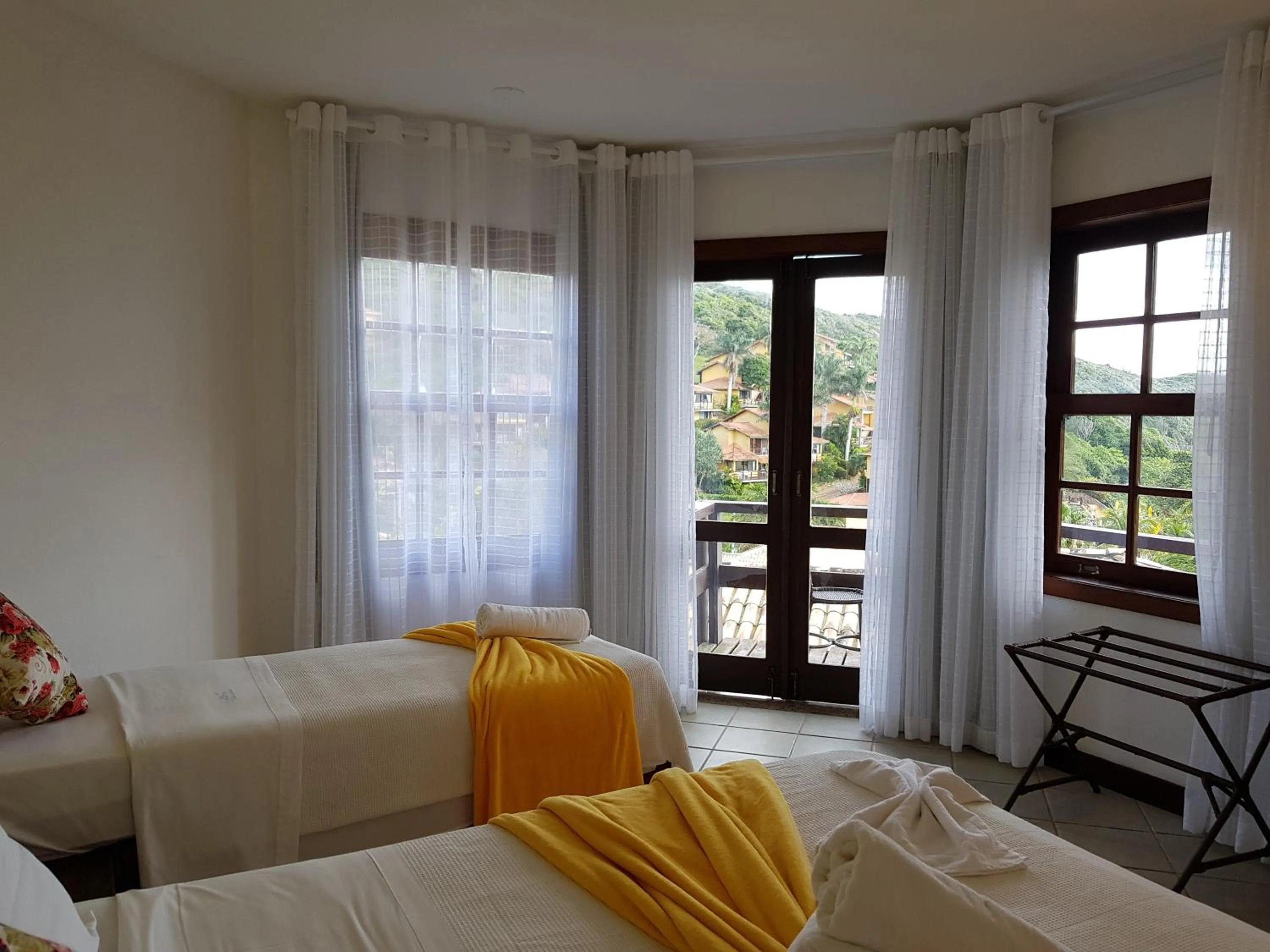 Bed in Coronado Inn Hotel