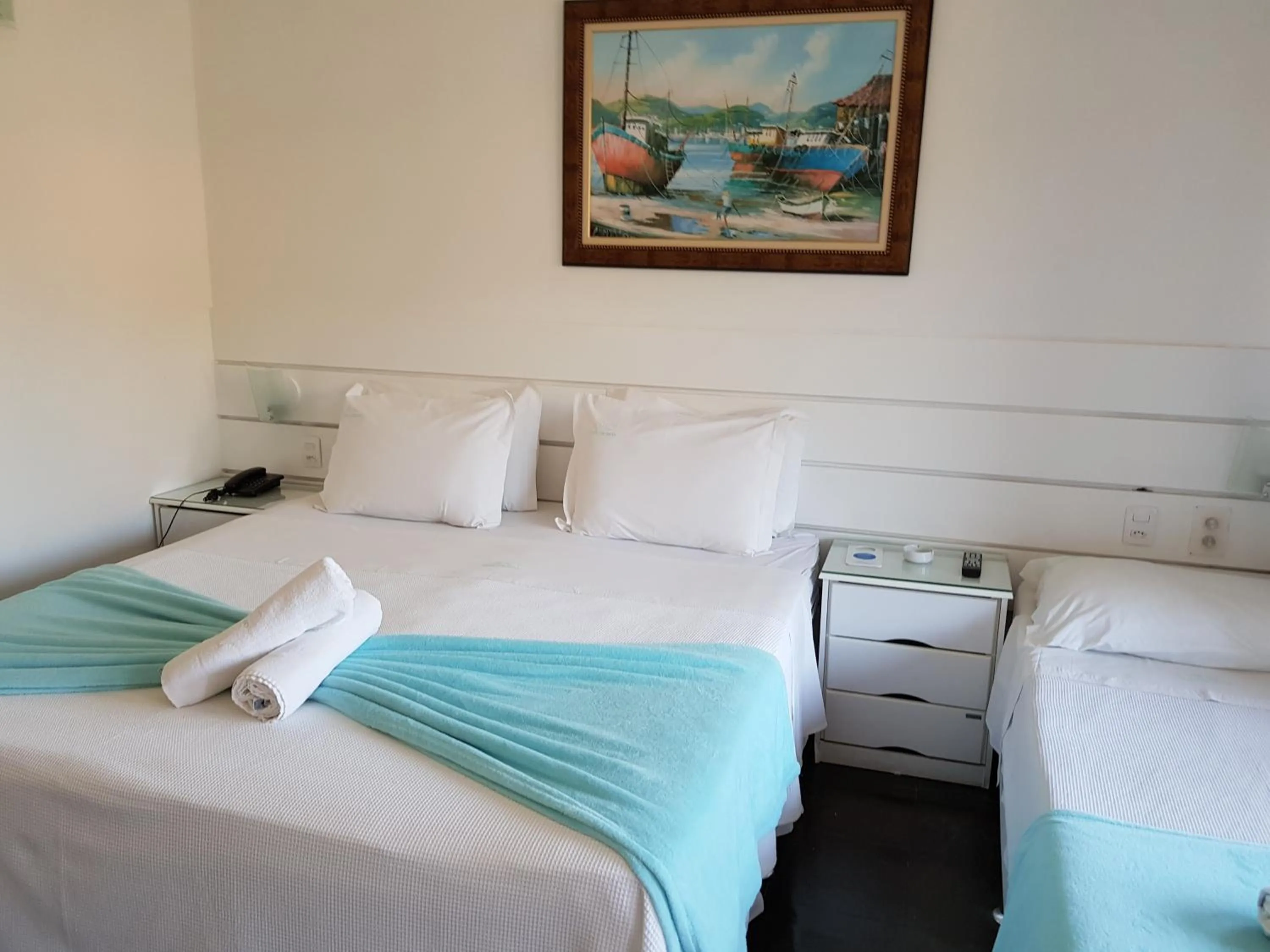 Bed in Coronado Inn Hotel